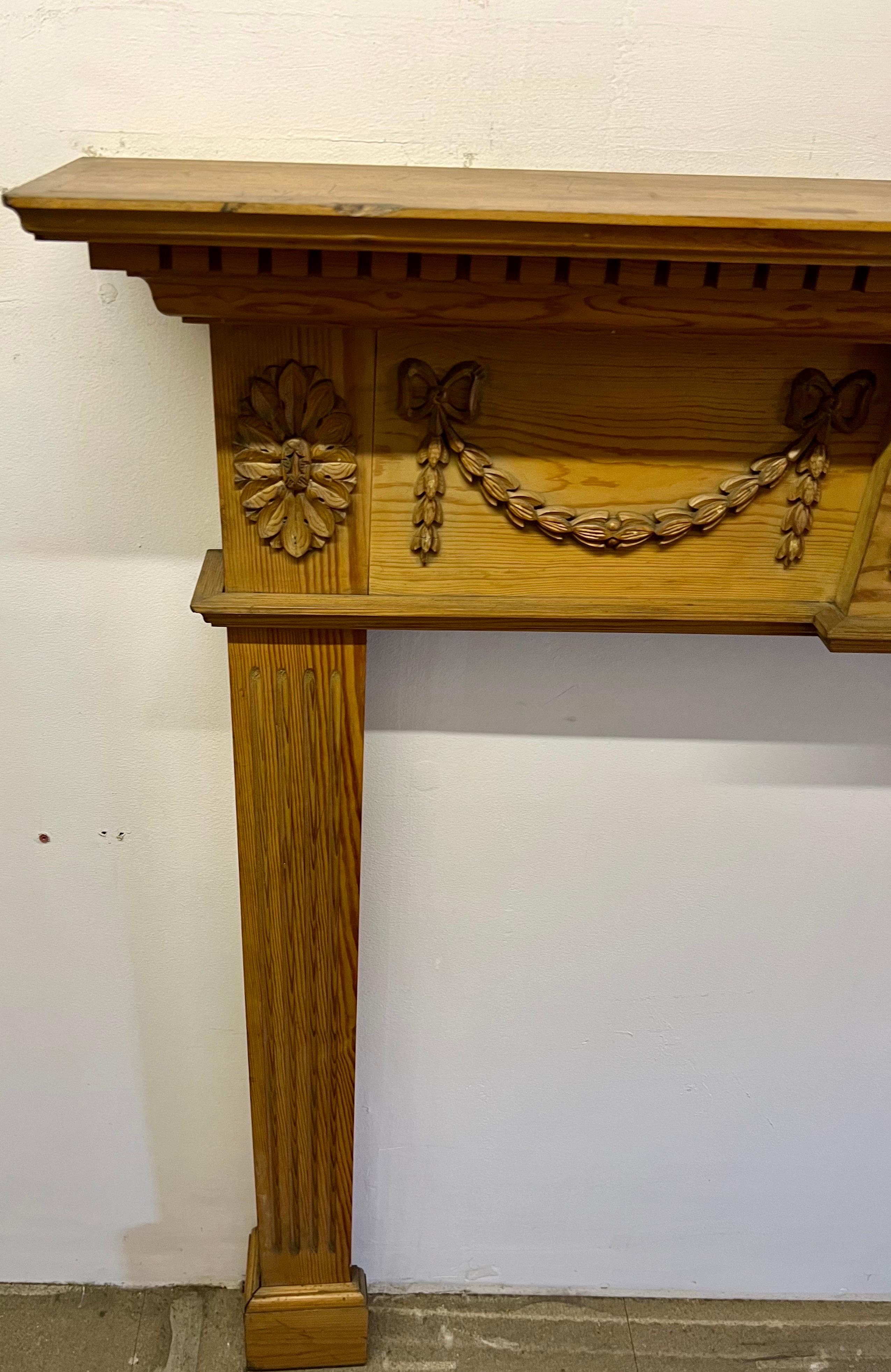 20th Century Georgian Style Hand-Carved Pine Mantelpiece Fireplace Surround For Sale 1