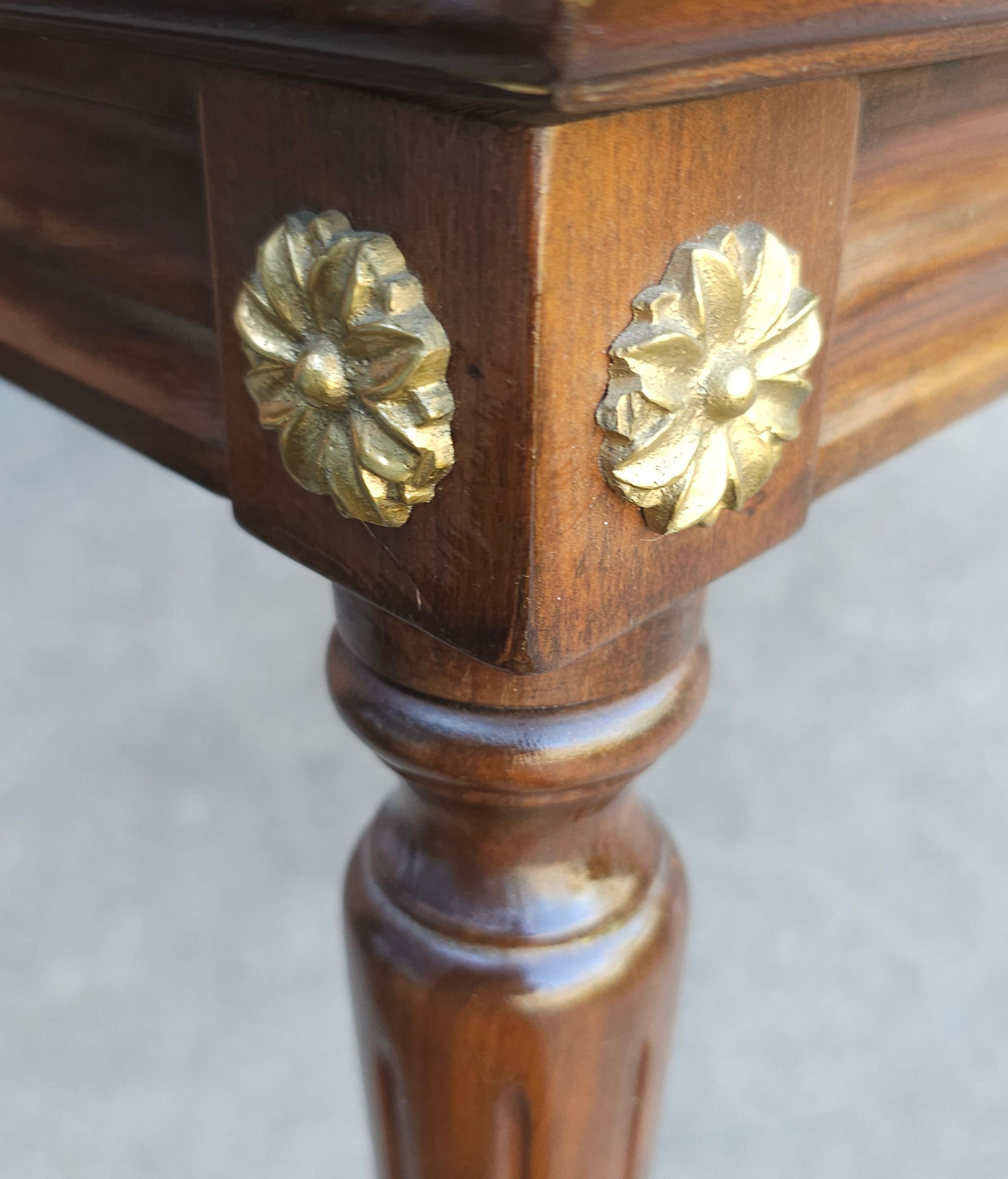 Laiton Table basse en acajou de style géorgien du 20e siècle en vente