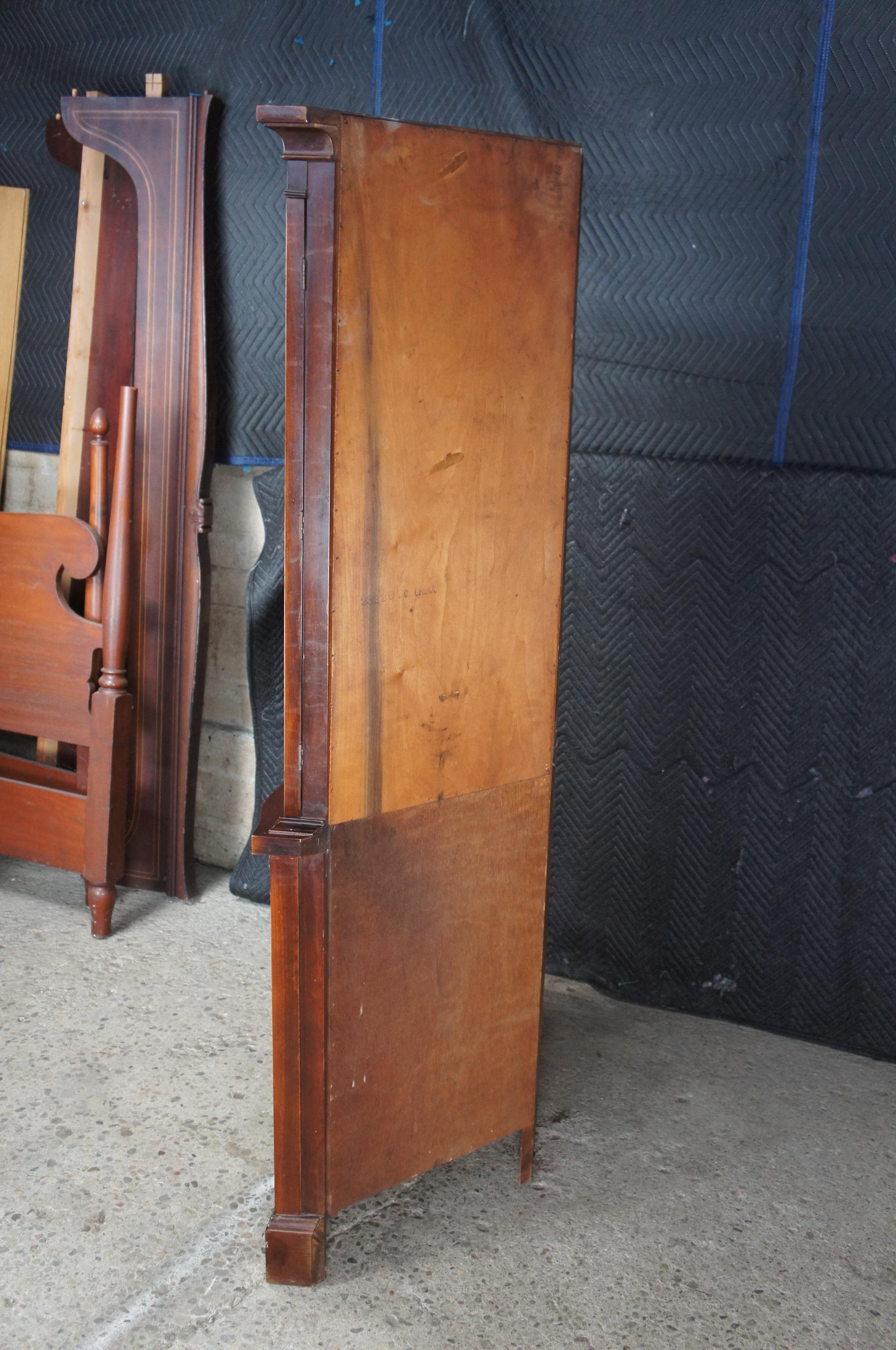 Armadio angolare in stile georgiano del 20° secolo, credenza, espositore curioso 69 in vendita 4