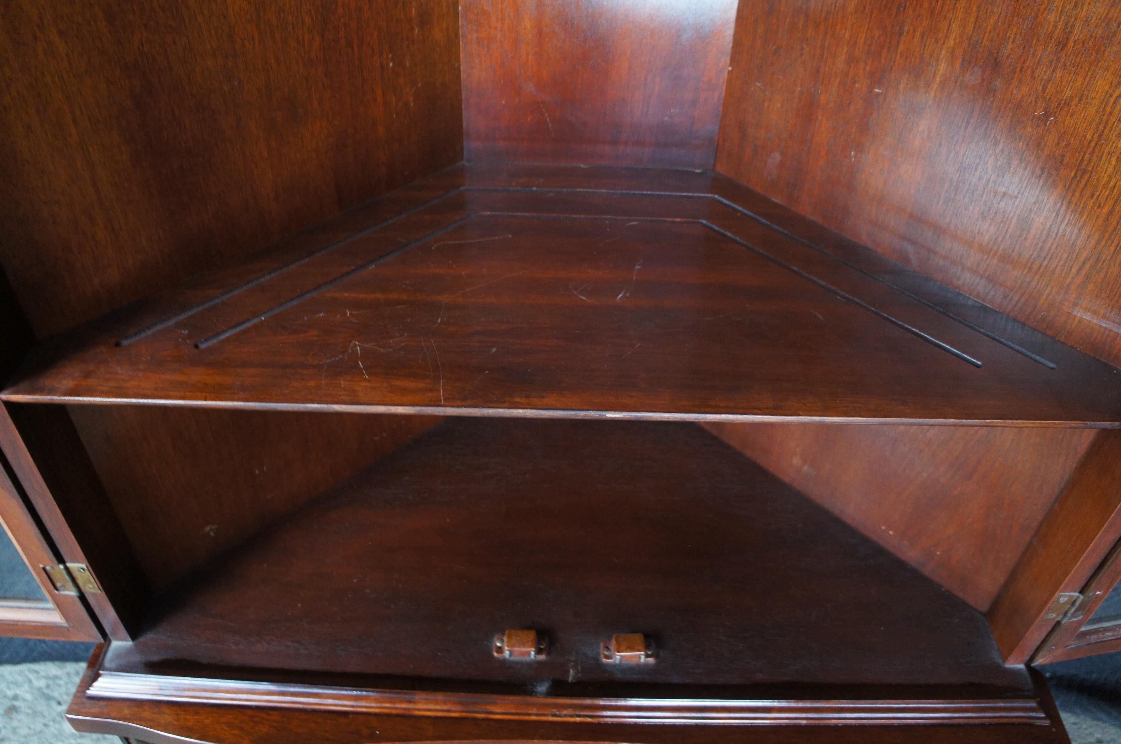XX secolo Armadio angolare in stile georgiano del 20° secolo, credenza, espositore curioso 69 in vendita