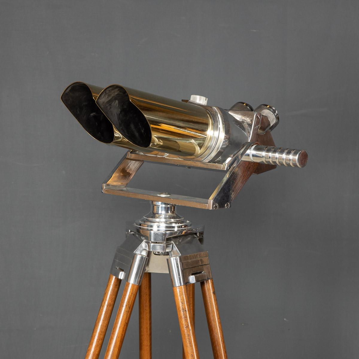 20th Century German Binoculars By Schneider, c.1940 In Good Condition In Royal Tunbridge Wells, Kent