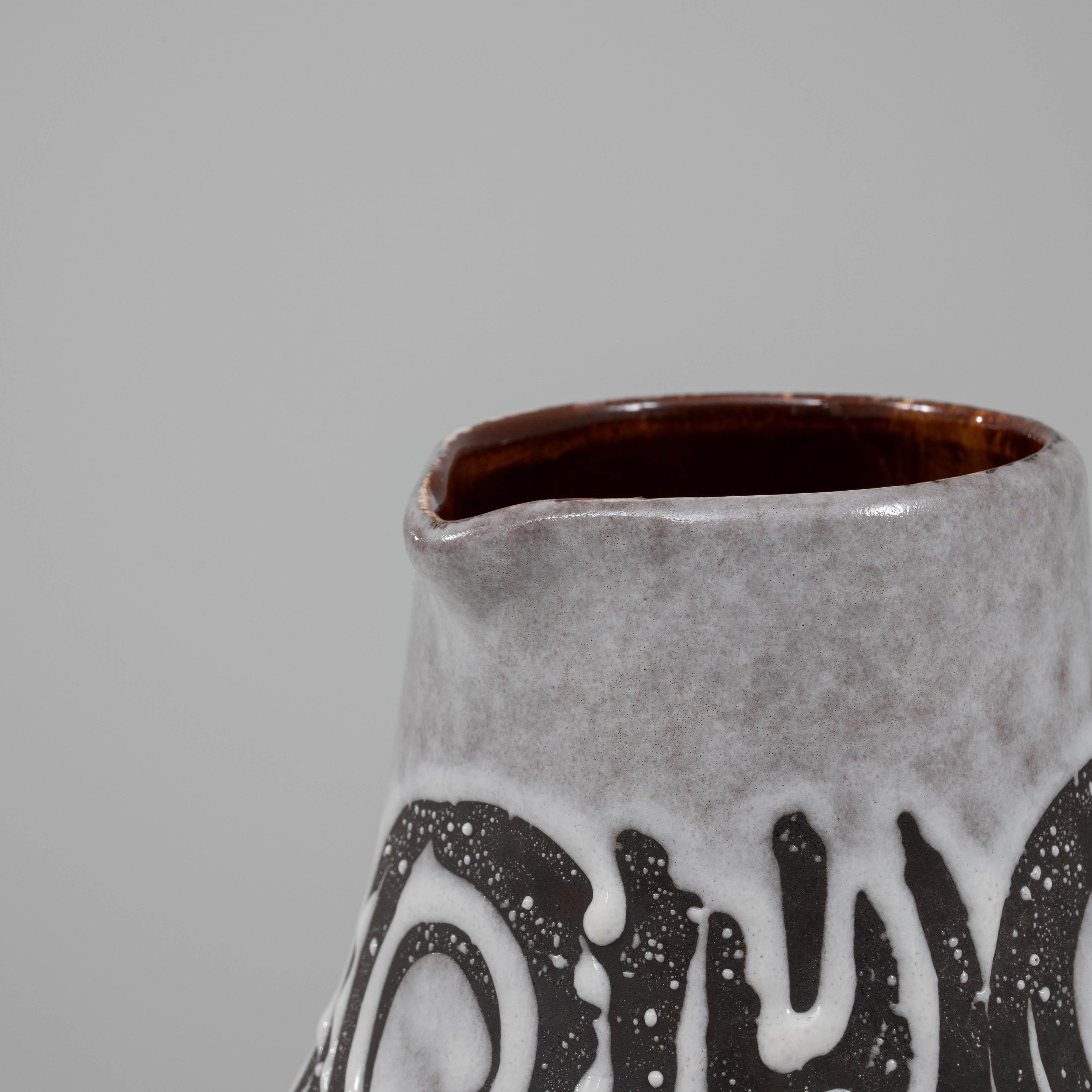 Brocca in ceramica tedesca del XX secolo In condizioni buone in vendita a High Point, NC