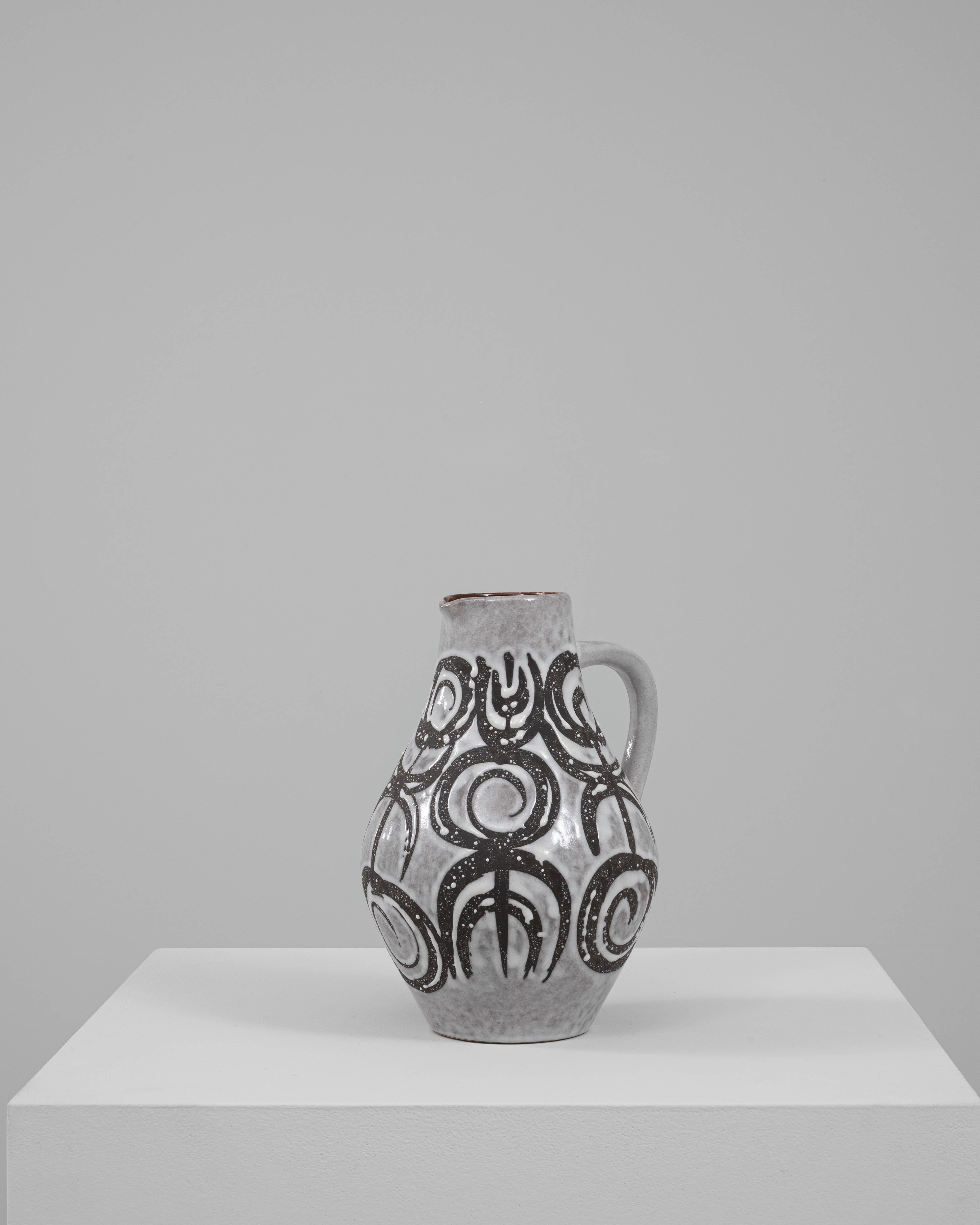 Brocca in ceramica tedesca del XX secolo in vendita 3