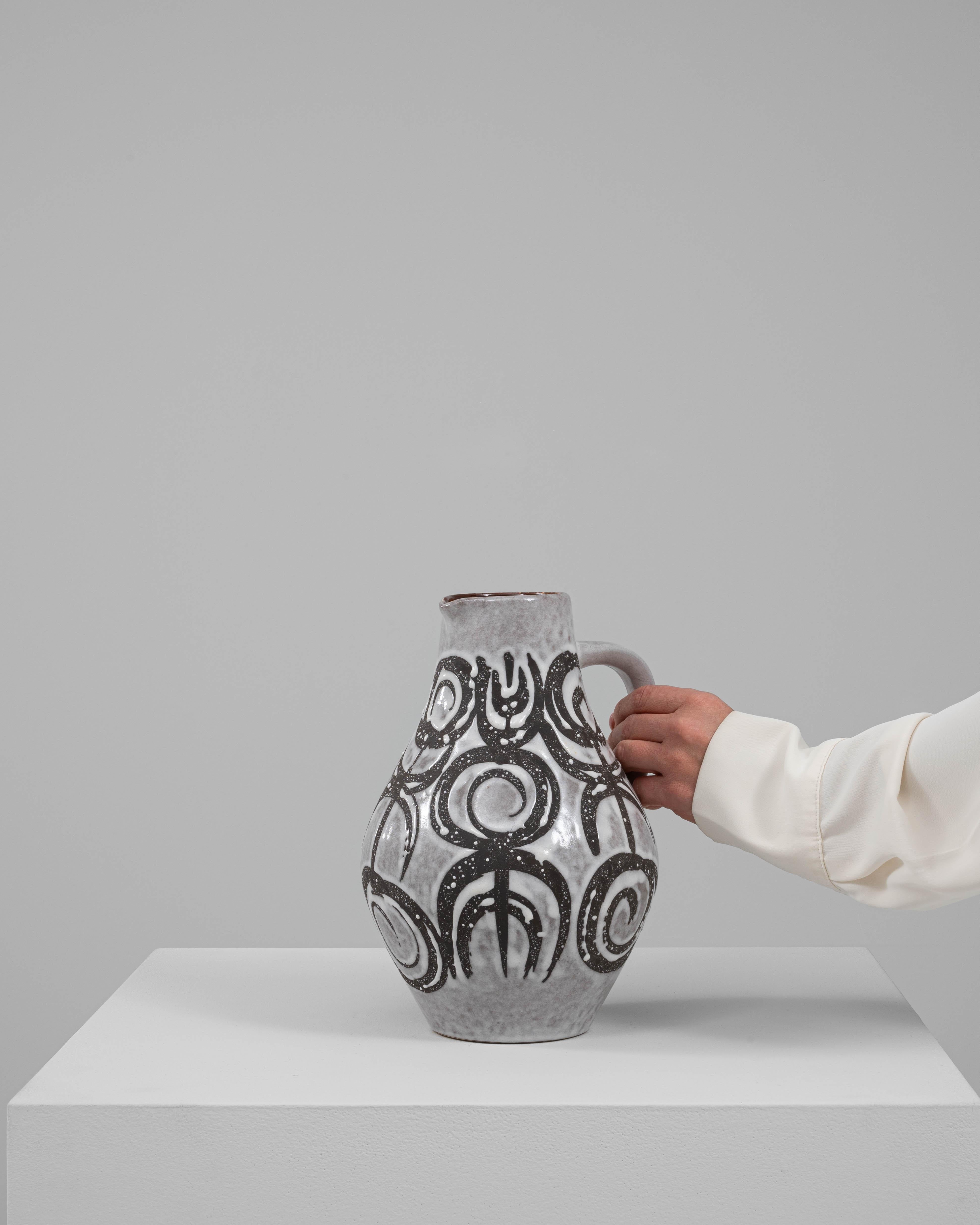 Brocca in ceramica tedesca del XX secolo in vendita 4