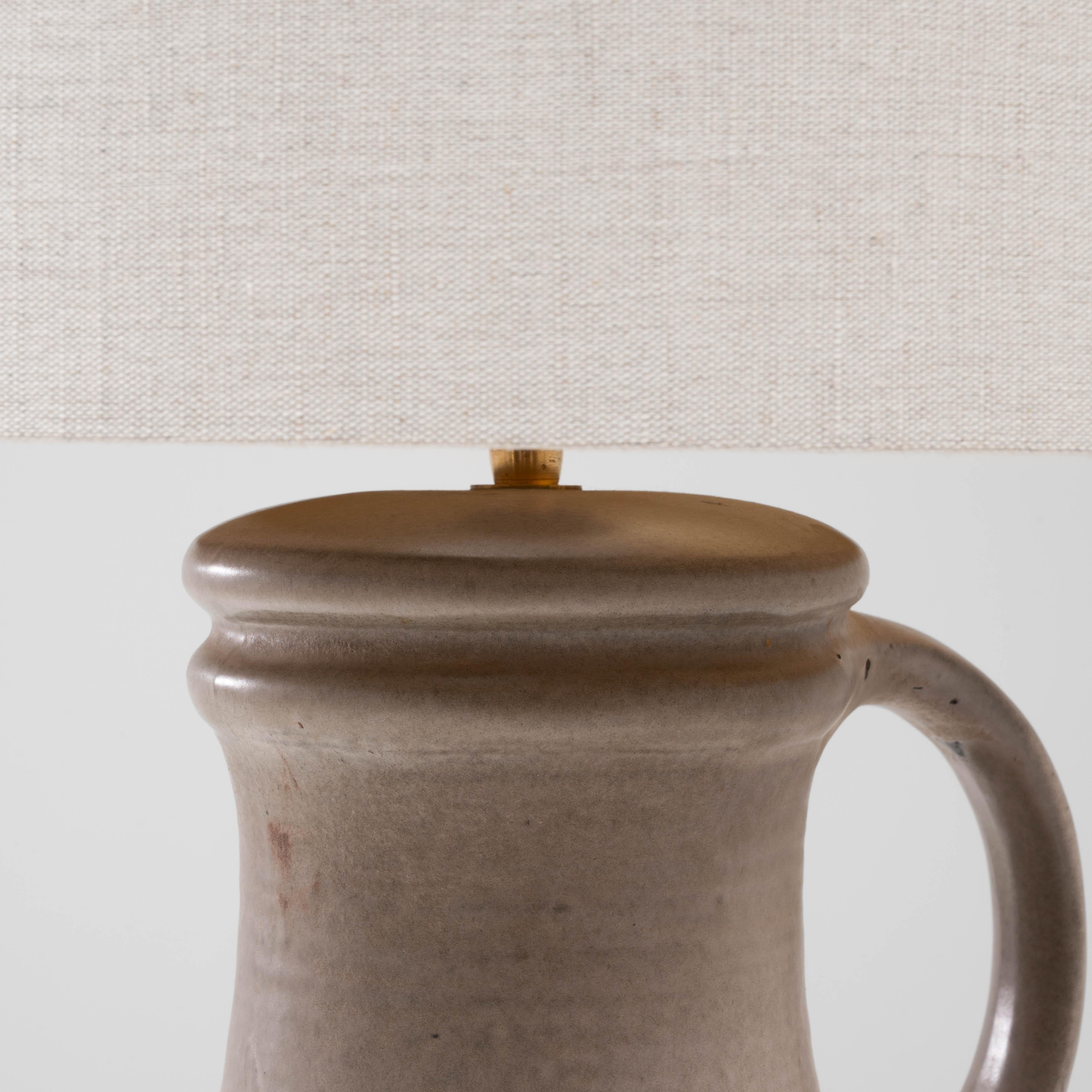 Lampe de table sculptée en céramique allemande du 20e siècle en vente 5