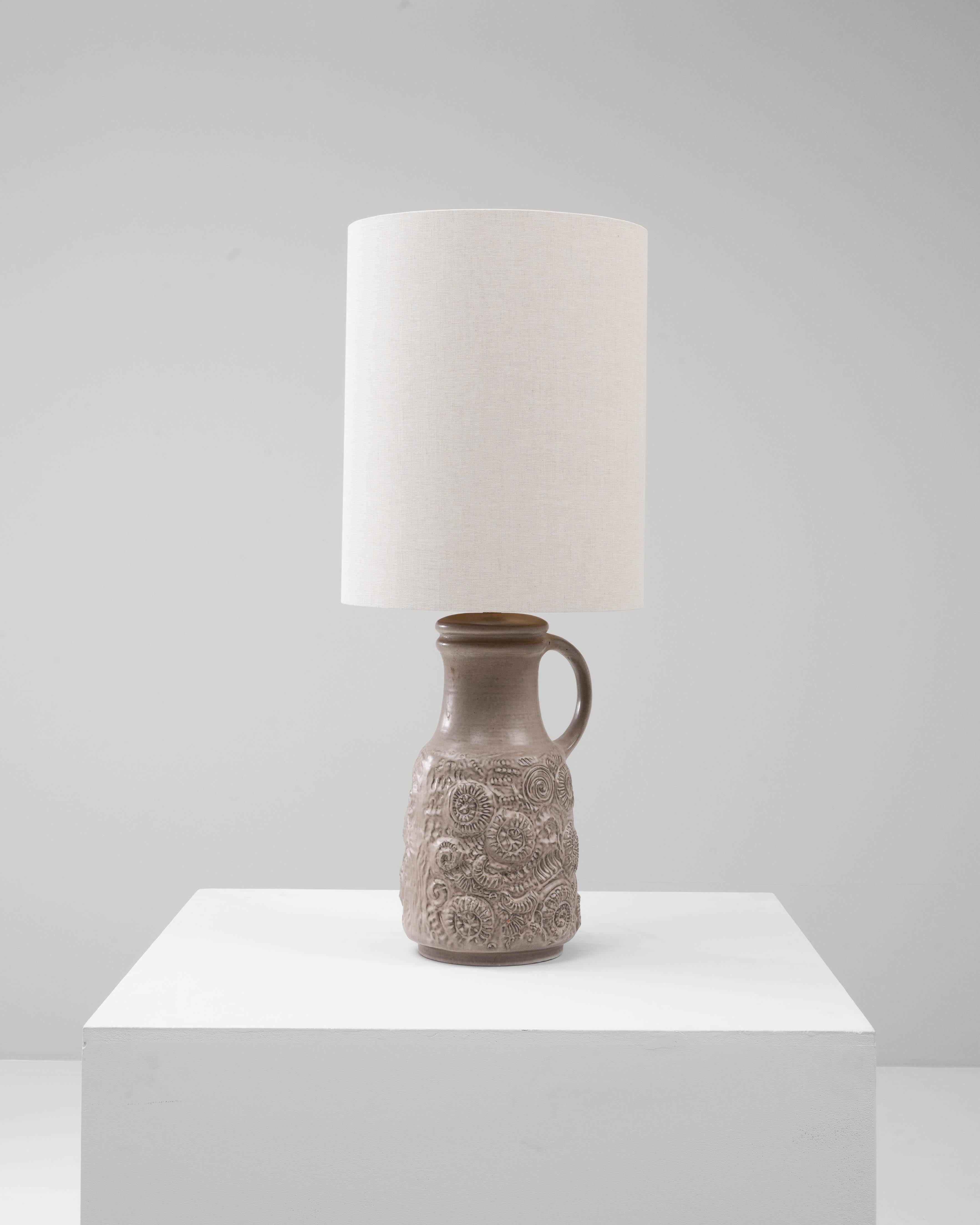 Céramique Lampe de table sculptée en céramique allemande du 20e siècle en vente