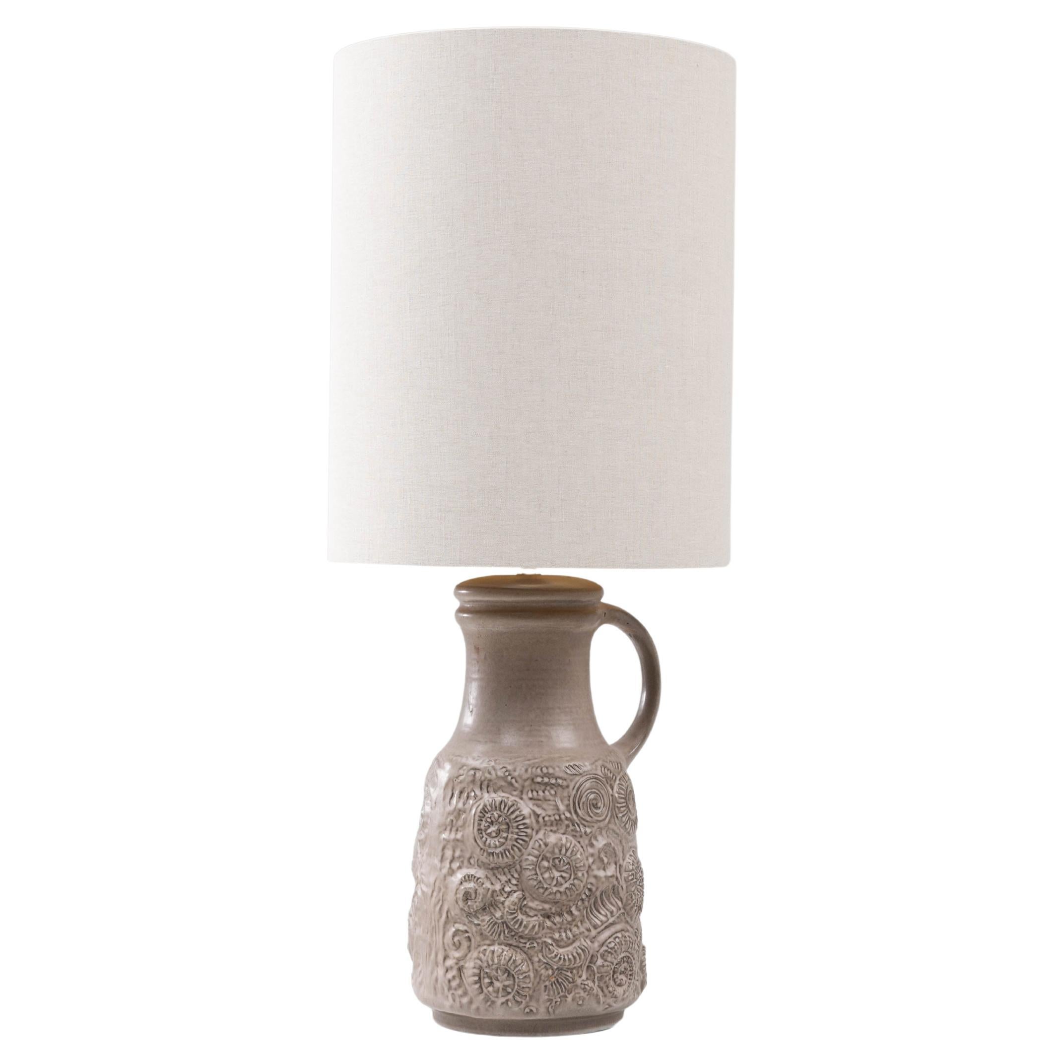 Lampe de table sculptée en céramique allemande du 20e siècle