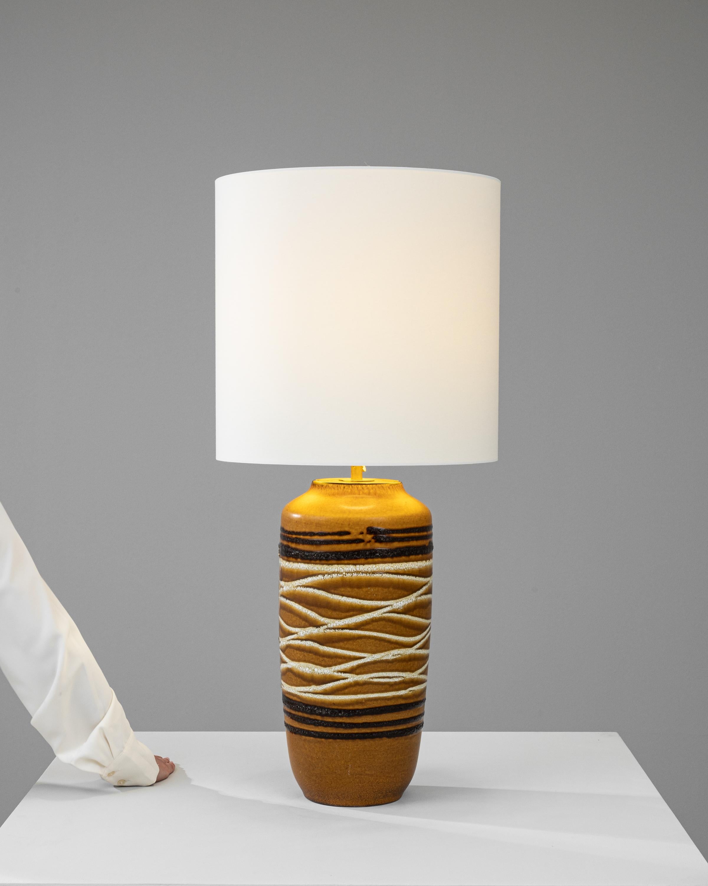 Lampe de table en céramique allemande du 20e siècle Bon état - En vente à High Point, NC