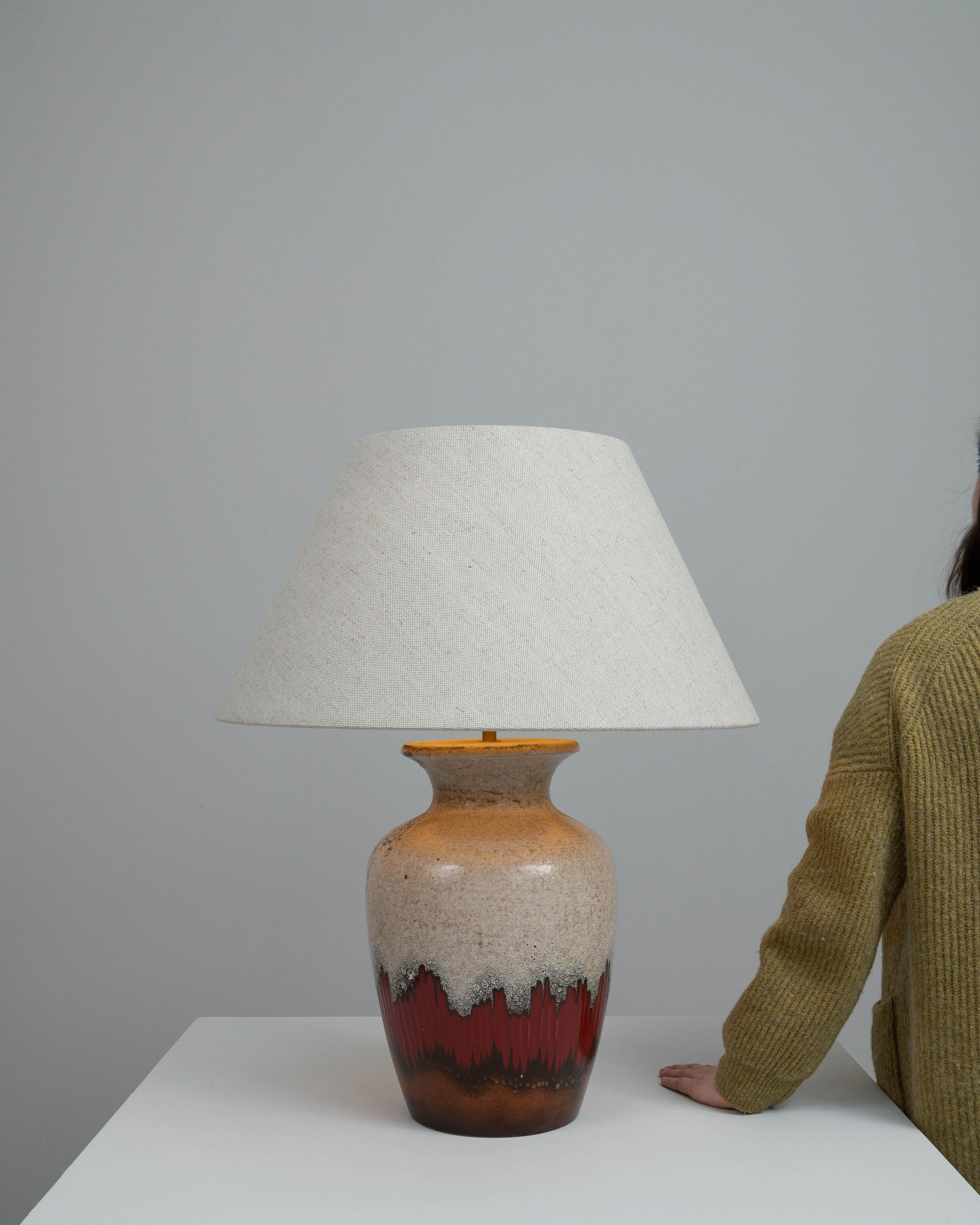 Lampe de table en céramique allemande du 20e siècle Bon état - En vente à High Point, NC