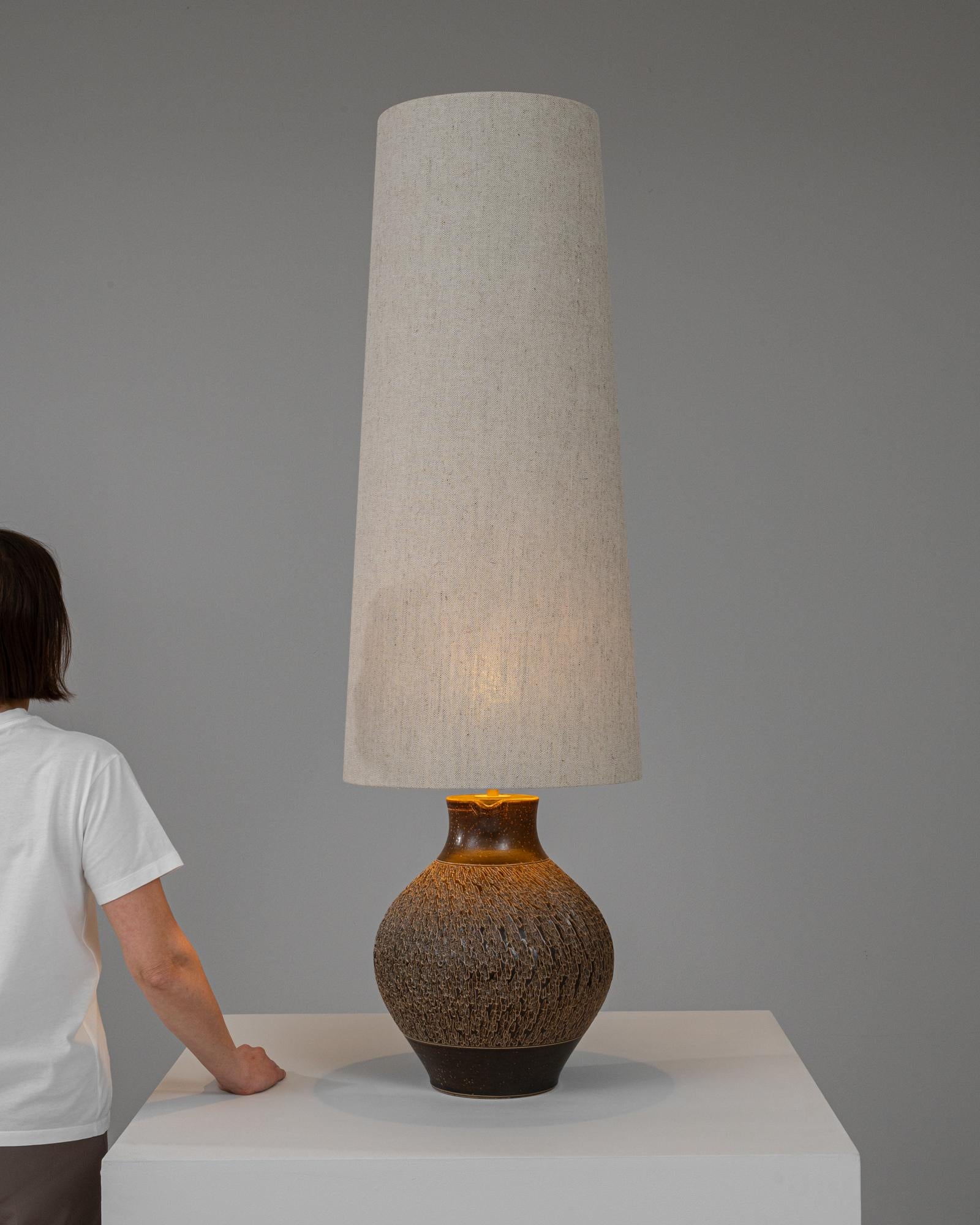 Lampe de table en céramique allemande du 20e siècle Bon état - En vente à High Point, NC