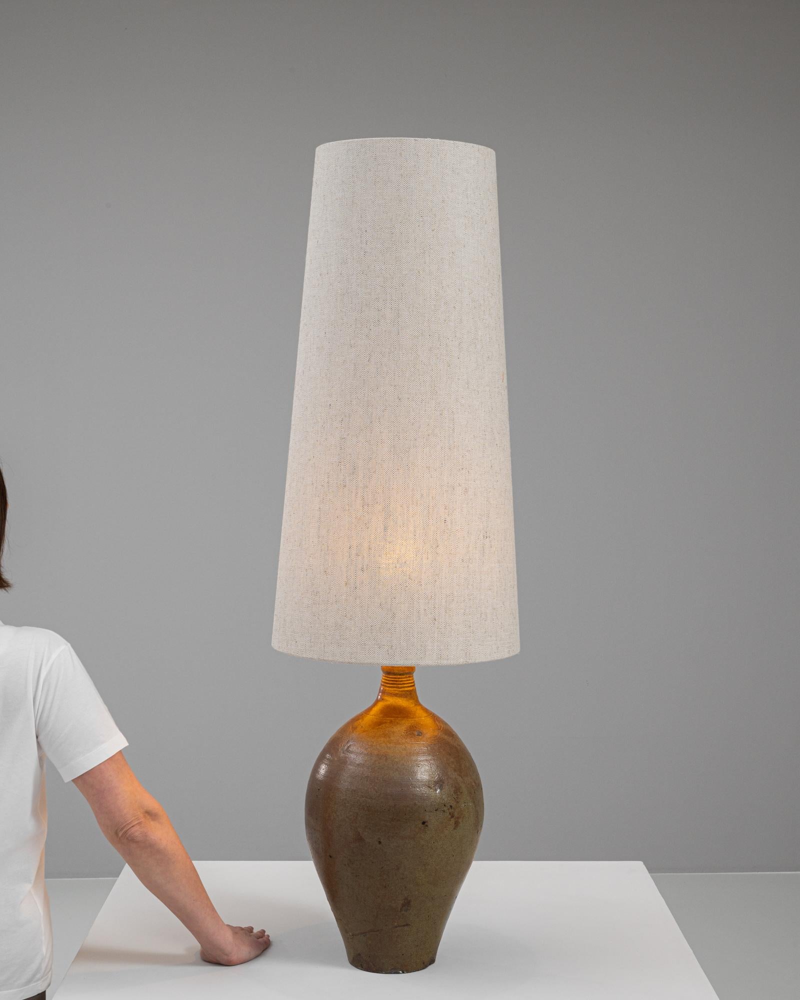 Lampe de table en céramique allemande du 20e siècle Bon état - En vente à High Point, NC