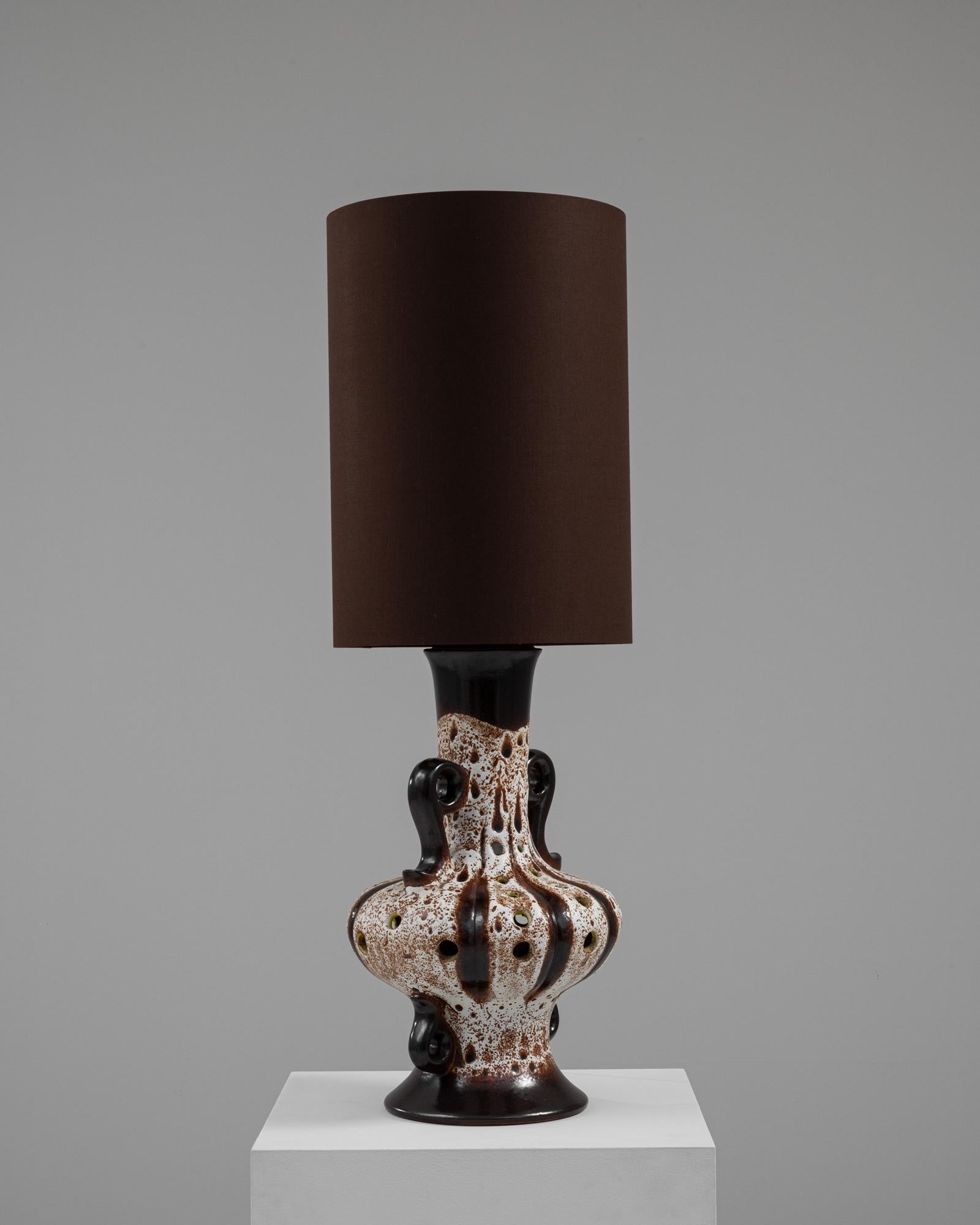 Lampe de table en céramique allemande du 20e siècle Bon état - En vente à High Point, NC