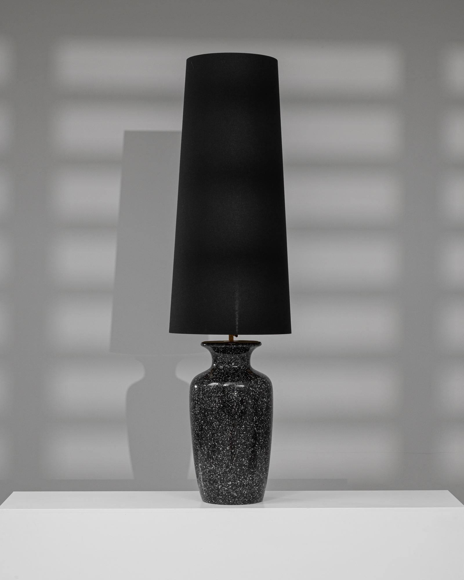 Lampe de table en céramique allemande du 20e siècle Bon état - En vente à High Point, NC