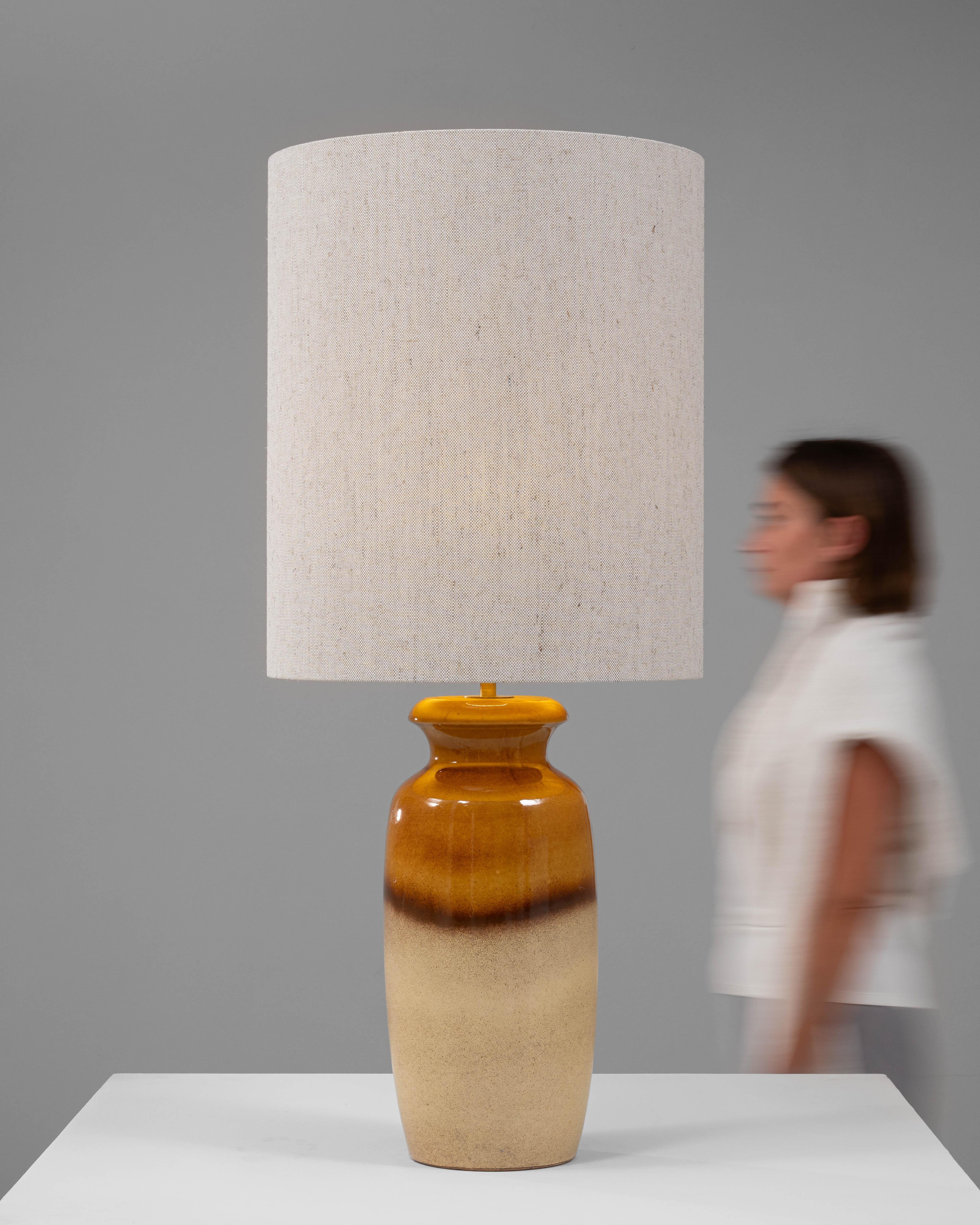 Lampe de table en céramique allemande du 20e siècle Bon état - En vente à High Point, NC