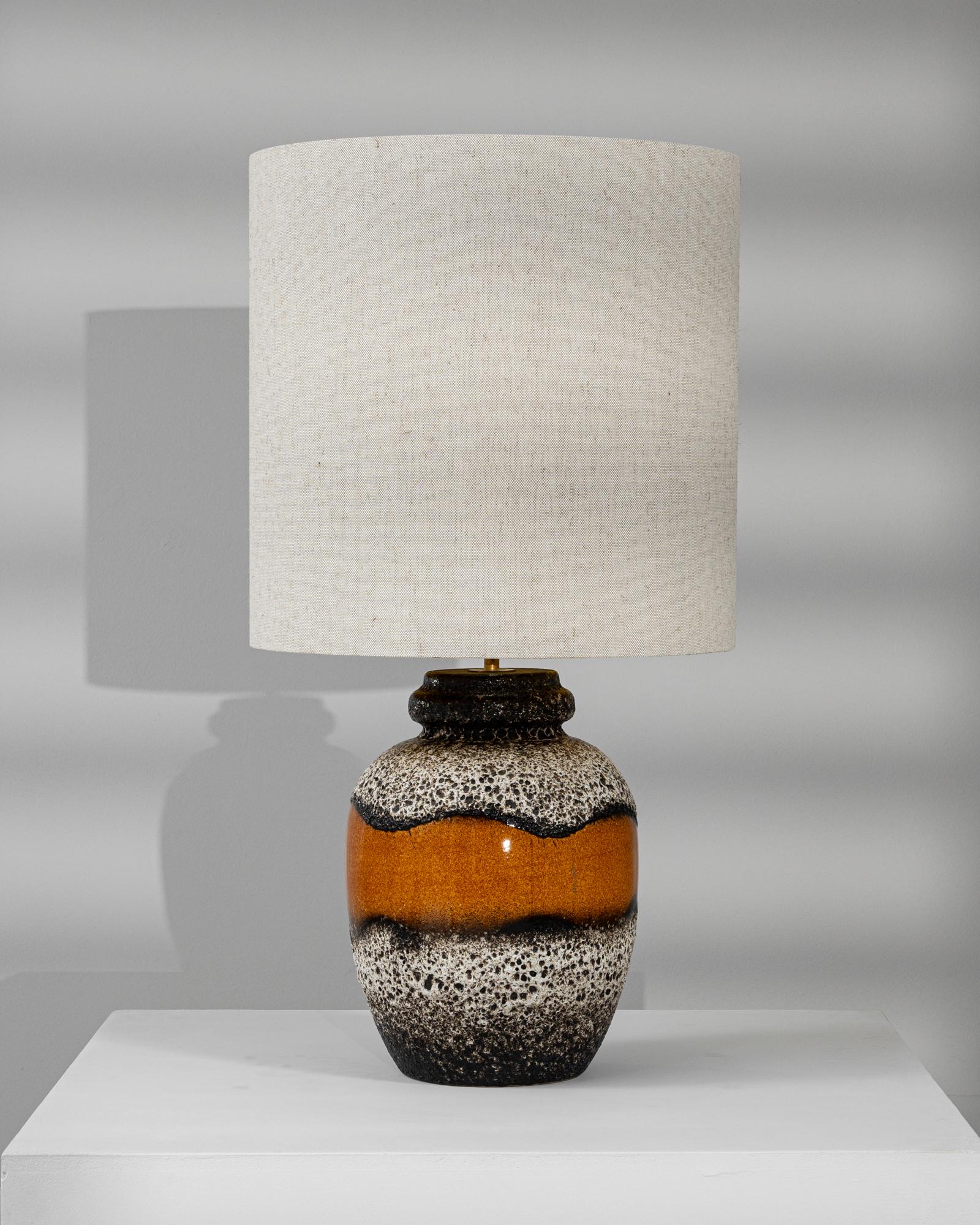 Lampe de table en céramique allemande du 20e siècle Bon état - En vente à High Point, NC
