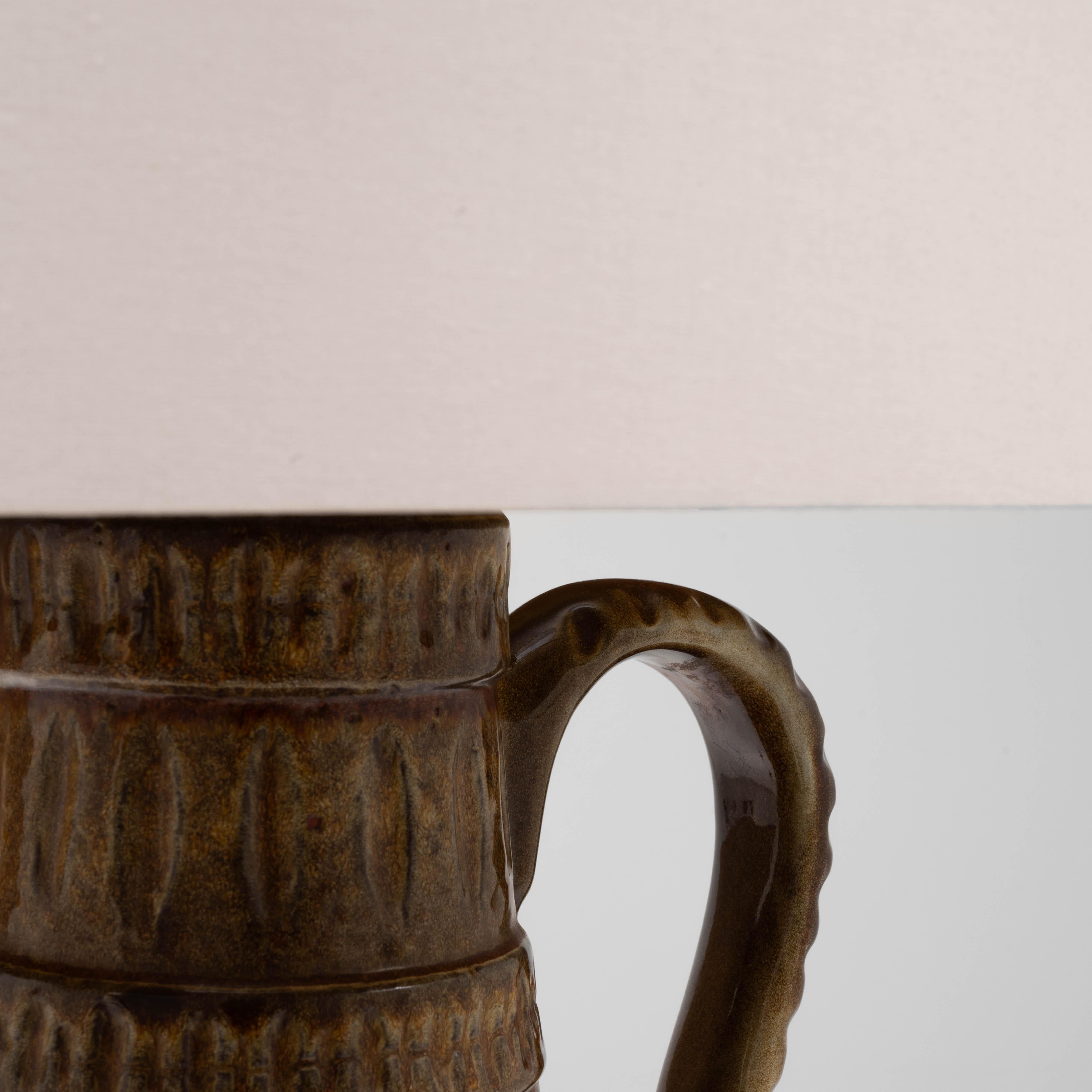 Lampe de table en céramique allemande du 20e siècle avec détails gravés en vente 5