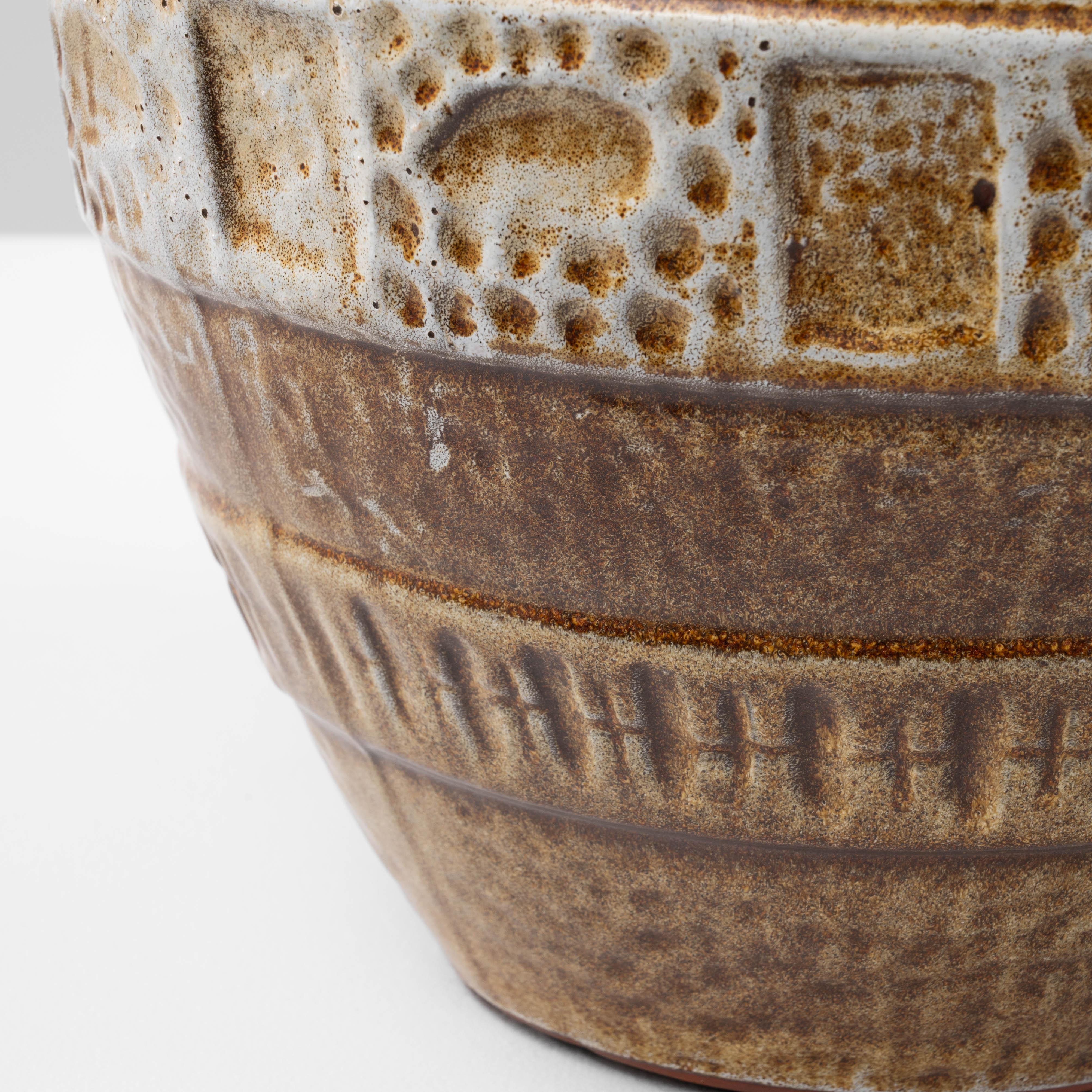 Lampe de table en céramique allemande du 20e siècle avec détails gravés en vente 6