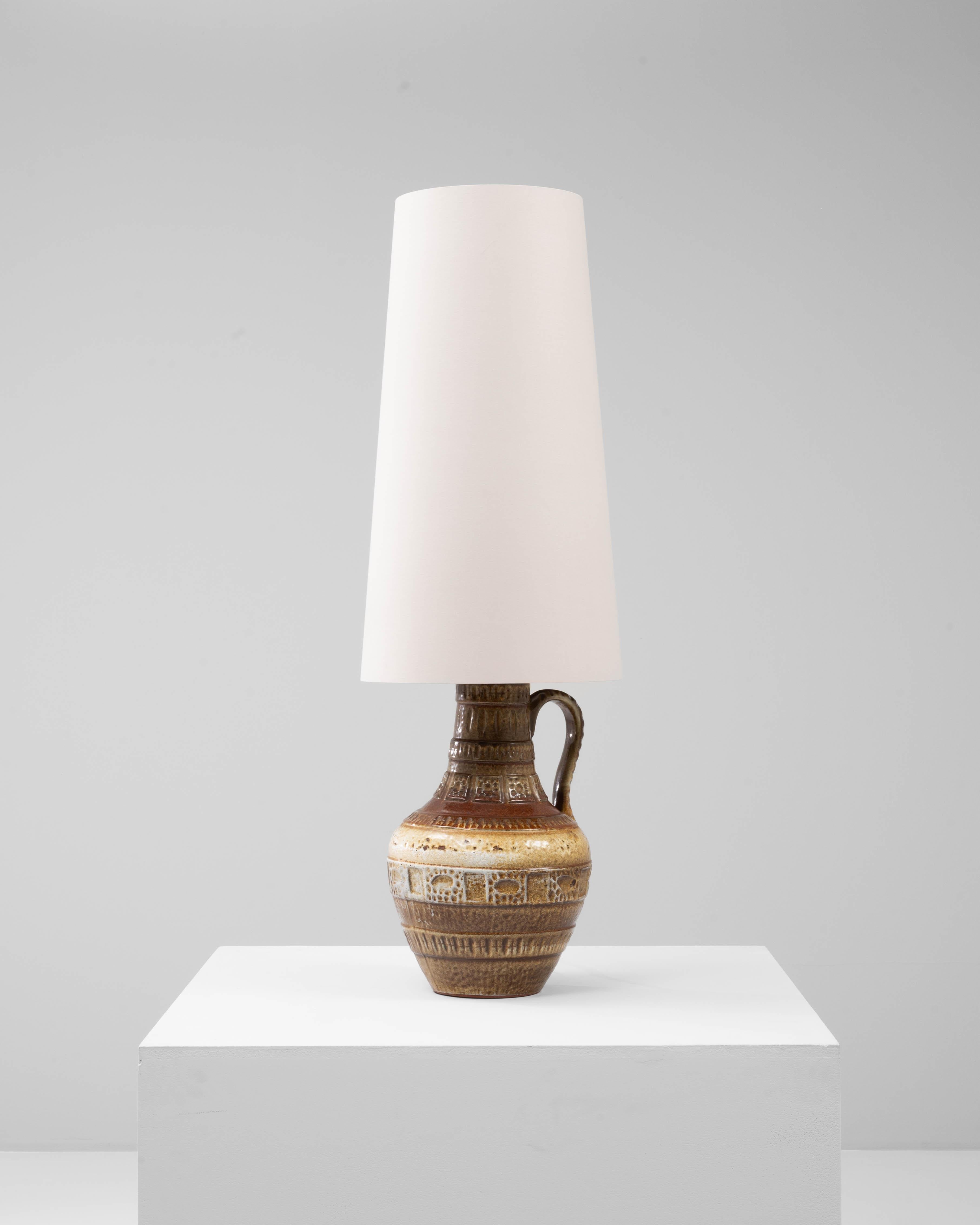 20ième siècle Lampe de table en céramique allemande du 20e siècle avec détails gravés en vente