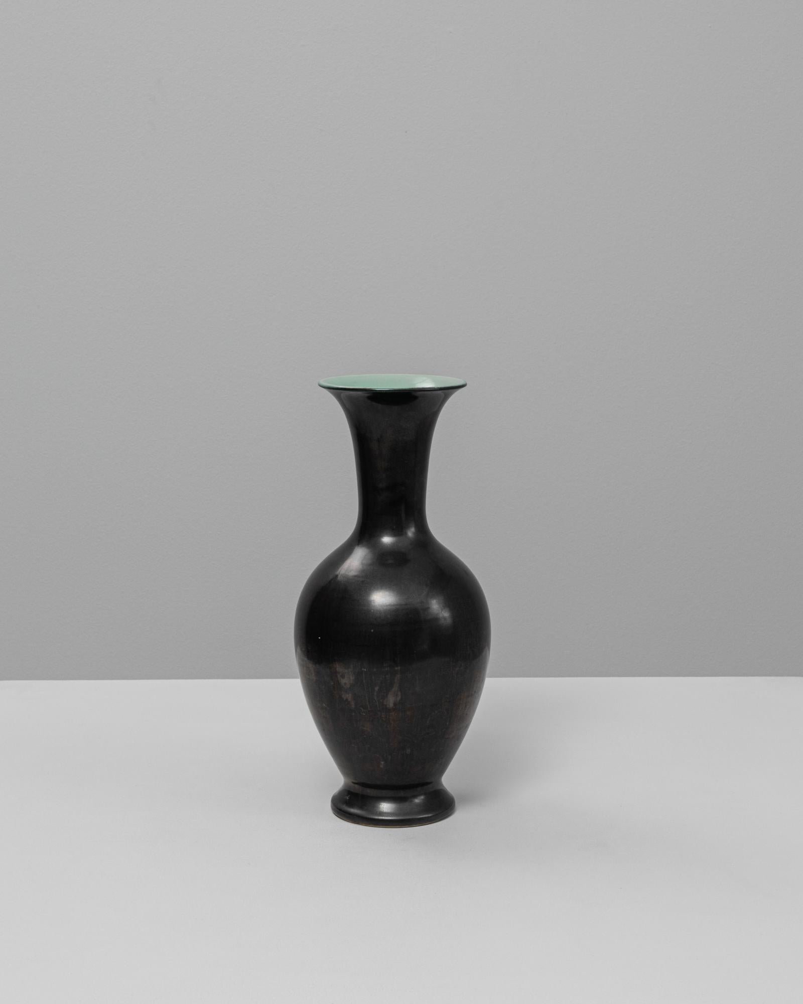 Jarrón de cerámica alemán del siglo XX en Bueno estado para la venta en High Point, NC