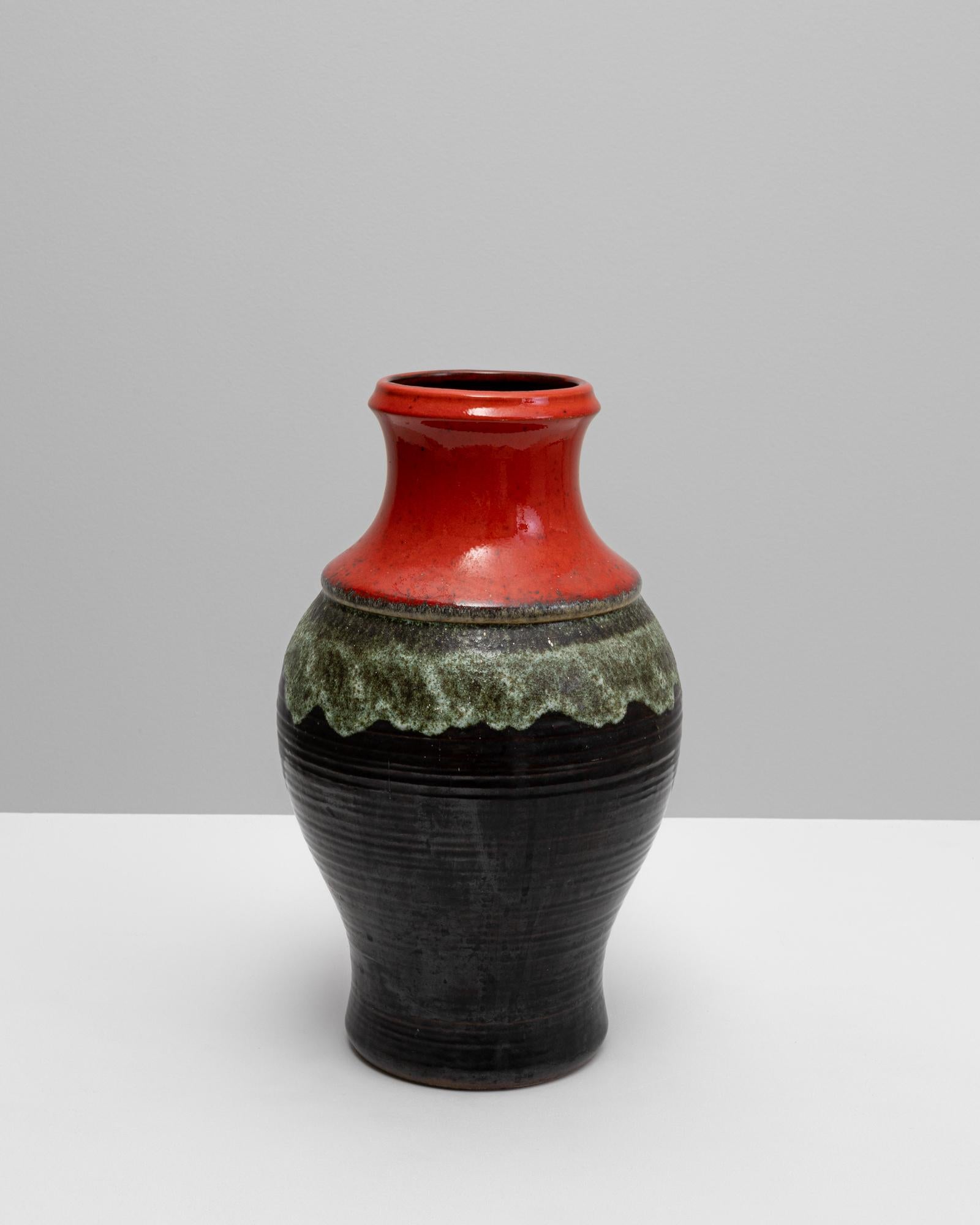 Vaso in ceramica tedesca del XX secolo In condizioni buone in vendita a High Point, NC