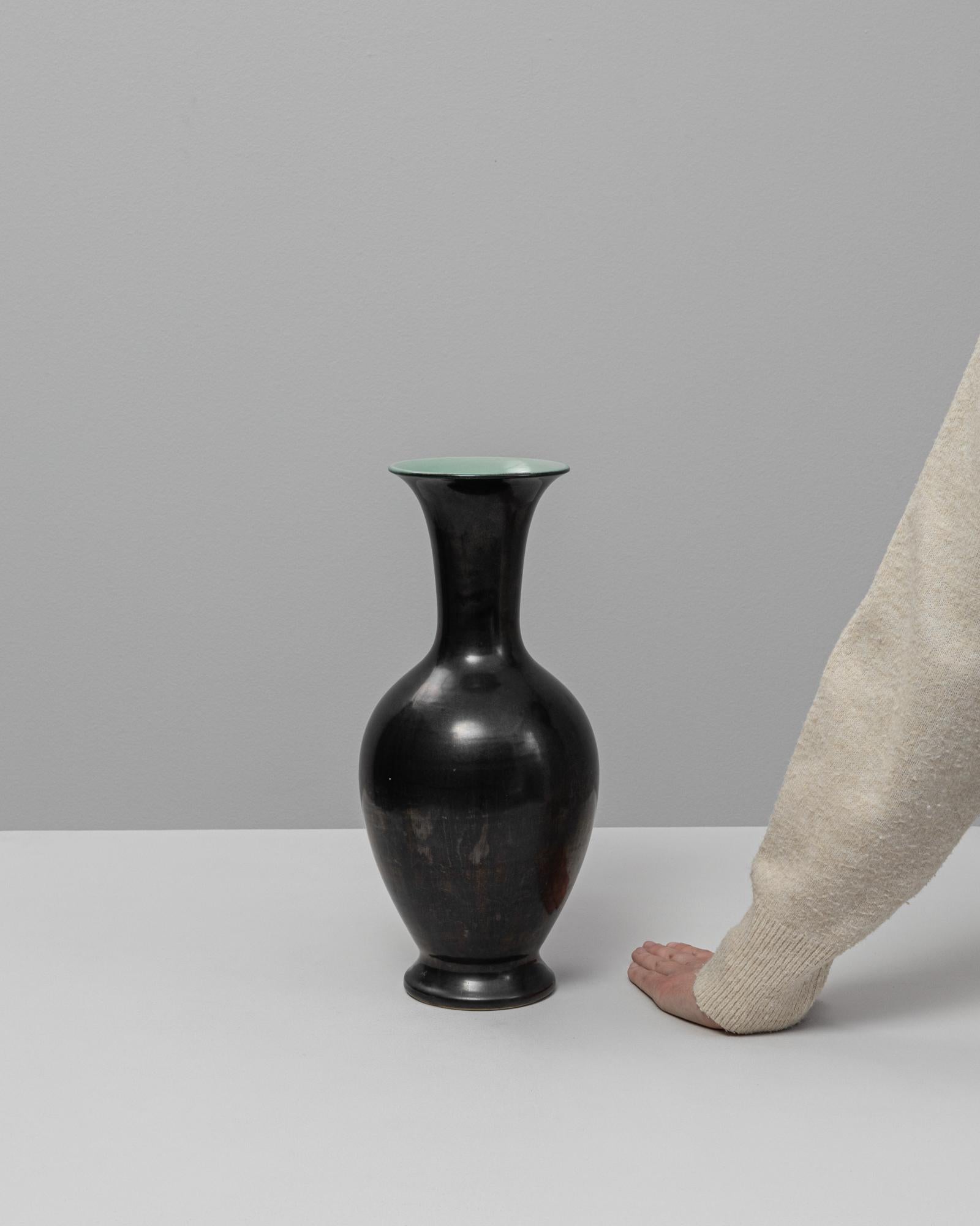 Jarrón de cerámica alemán del siglo XX Cerámico en venta