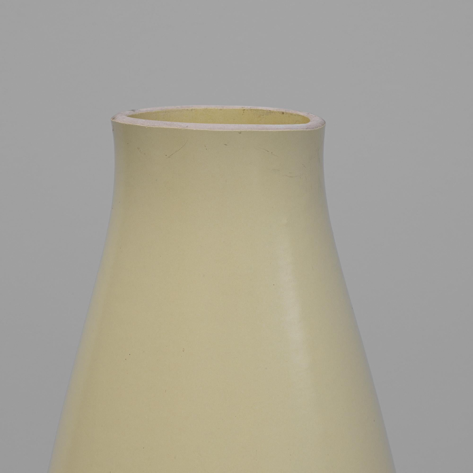 Jarrón de cerámica alemán del siglo XX en venta 3