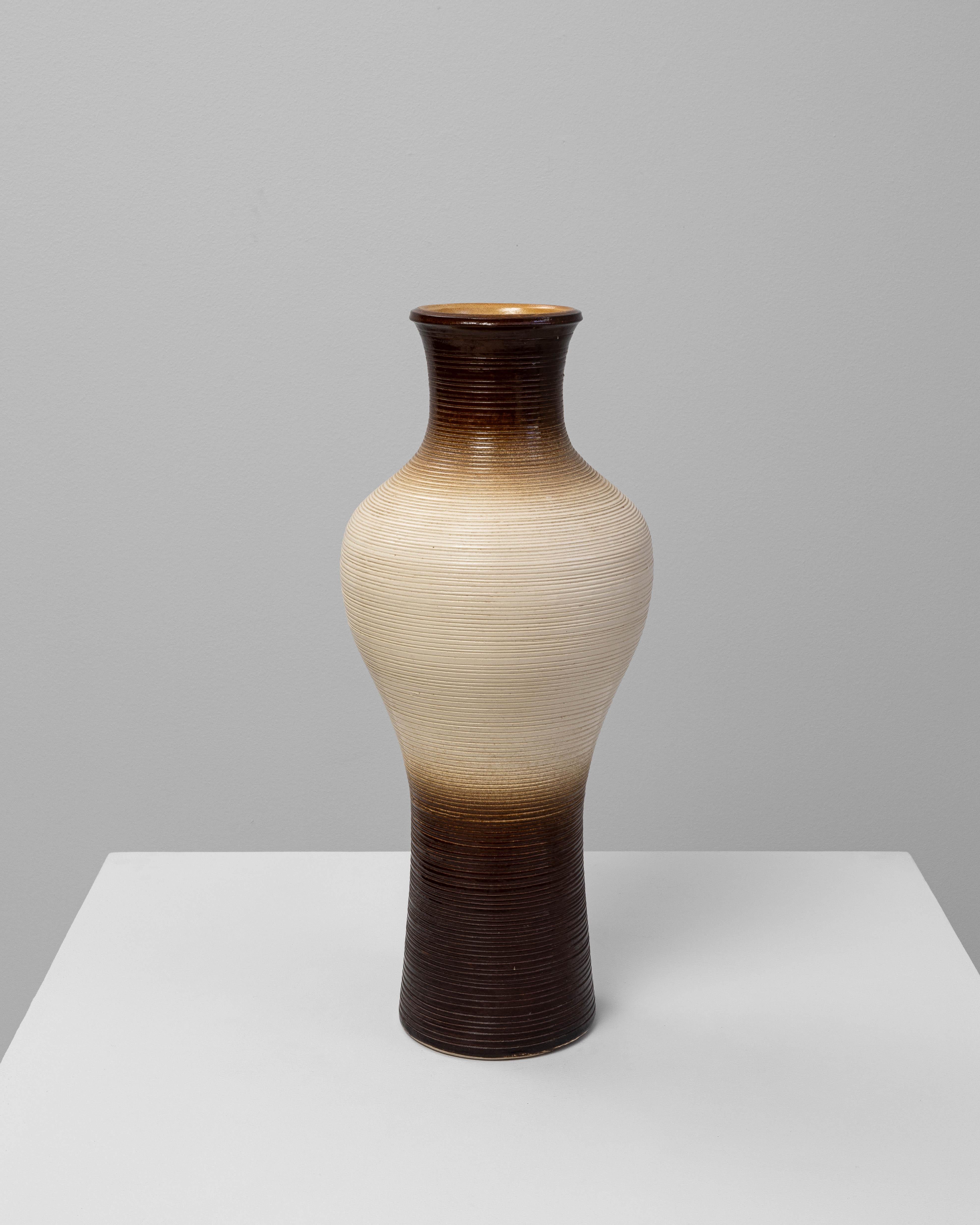 Jarrón de cerámica alemán del siglo XX en venta 3