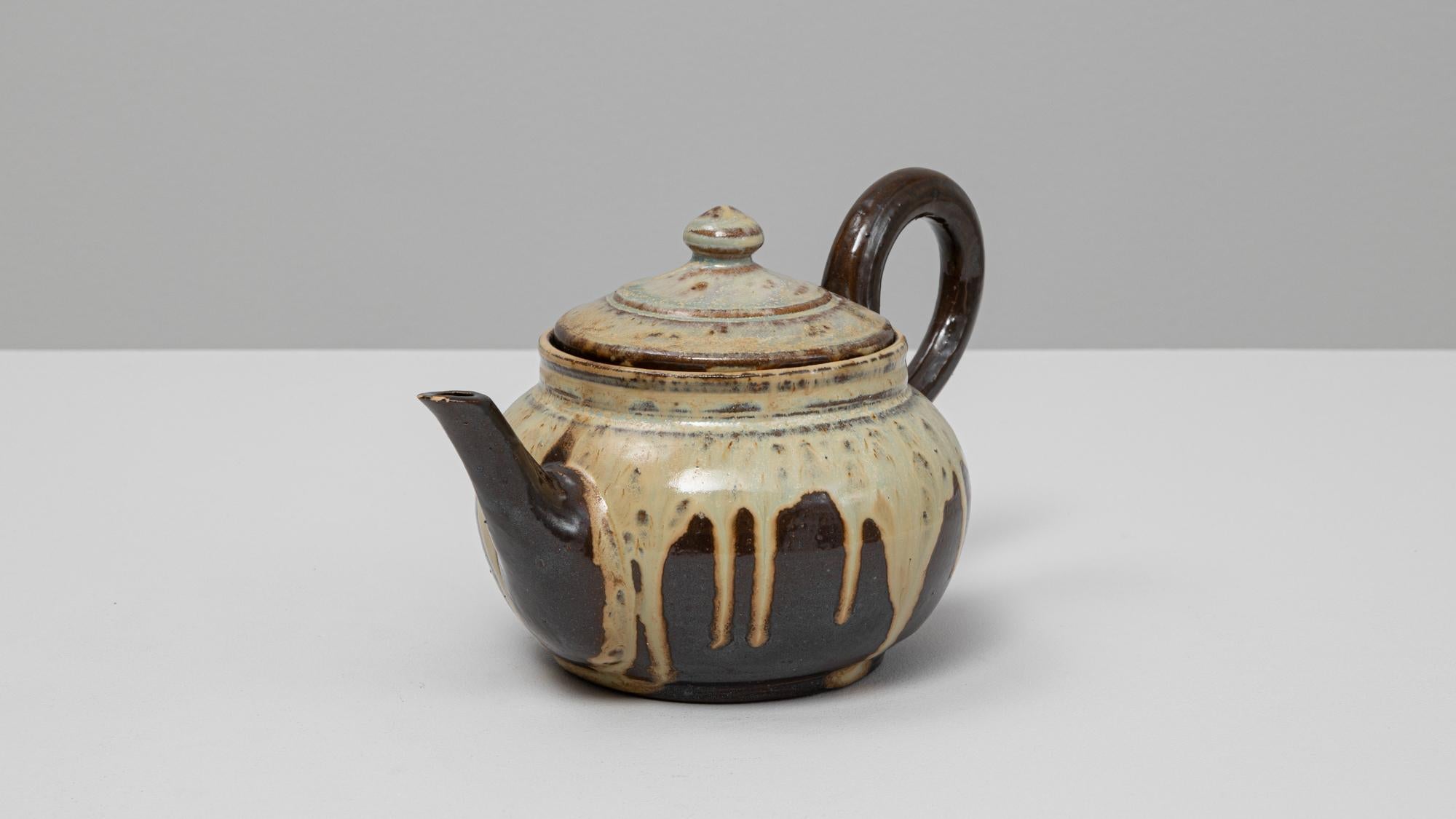 Pichet en céramique à glaçure goutte à goutte avec couvercle, Allemagne, 20e siècle Bon �état - En vente à High Point, NC