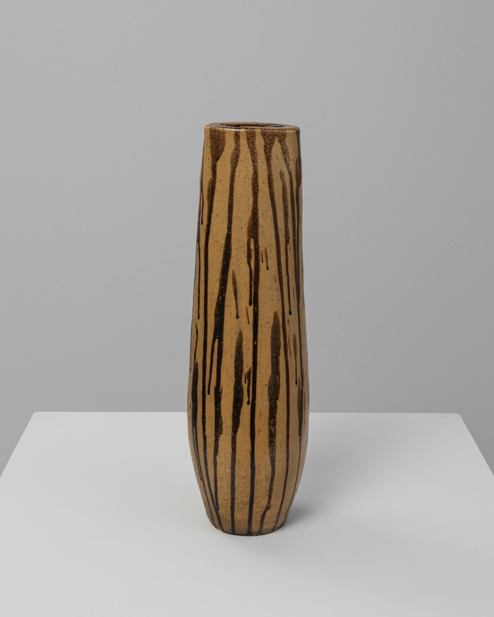 Vase en céramique à glaçure goutte à goutte allemand du 20e siècle Bon état - En vente à High Point, NC