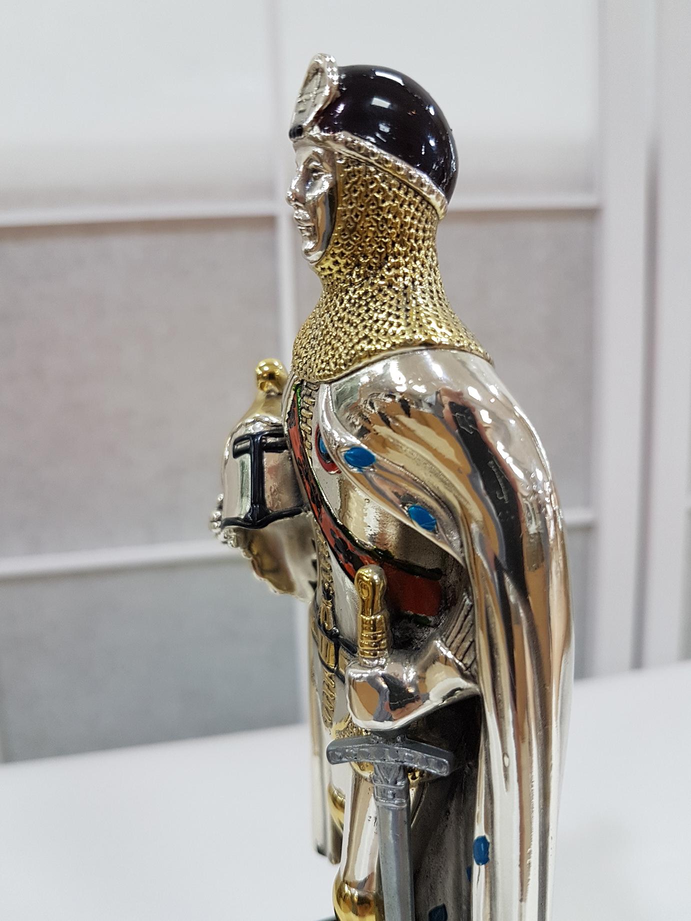 20th Century German Enamelled Sterling Silver Armour on Wood Decorated Base In Excellent Condition For Sale In VALENZA, IT