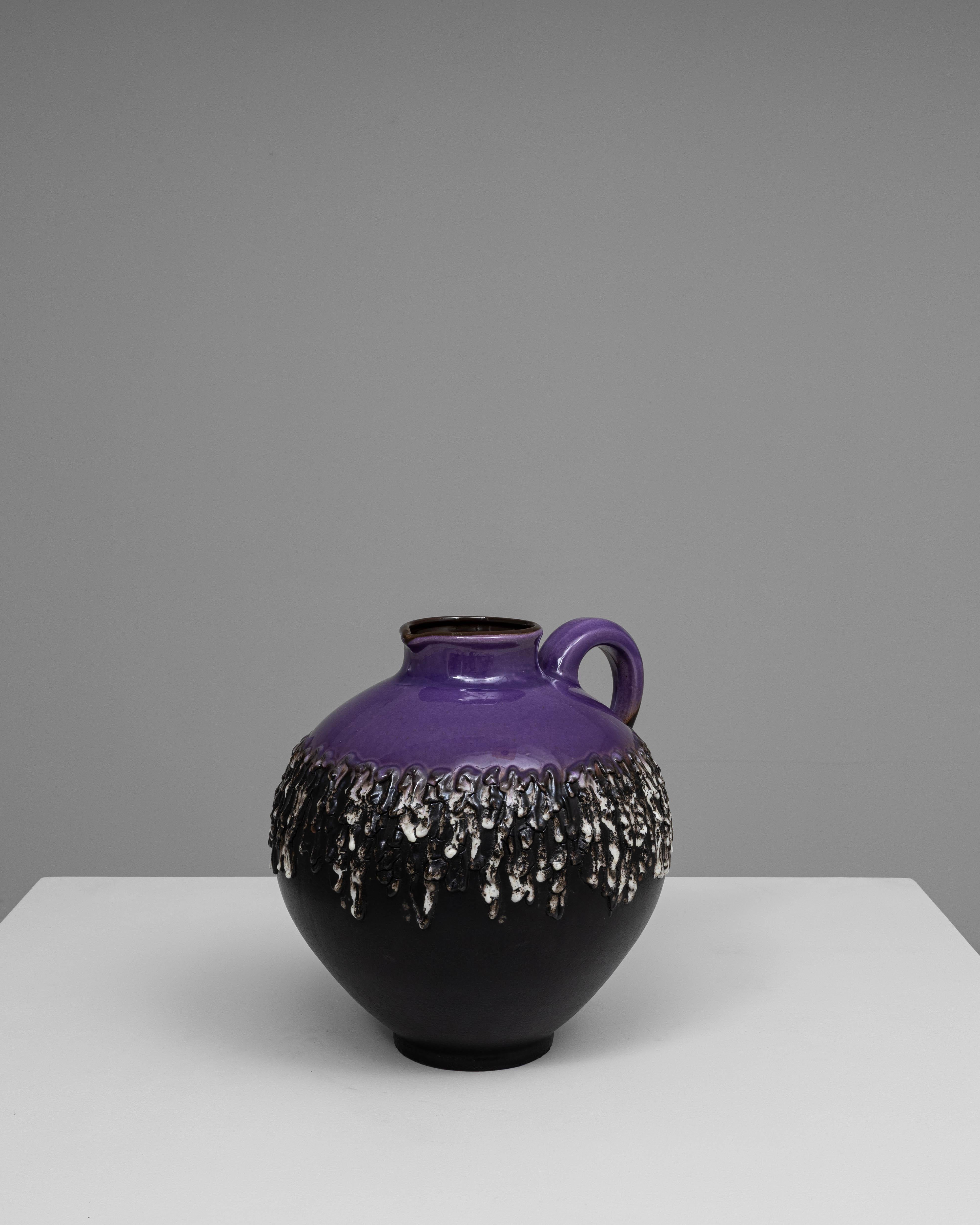 Cruche en céramique de lave grasse allemande du 20e siècle Bon état - En vente à High Point, NC