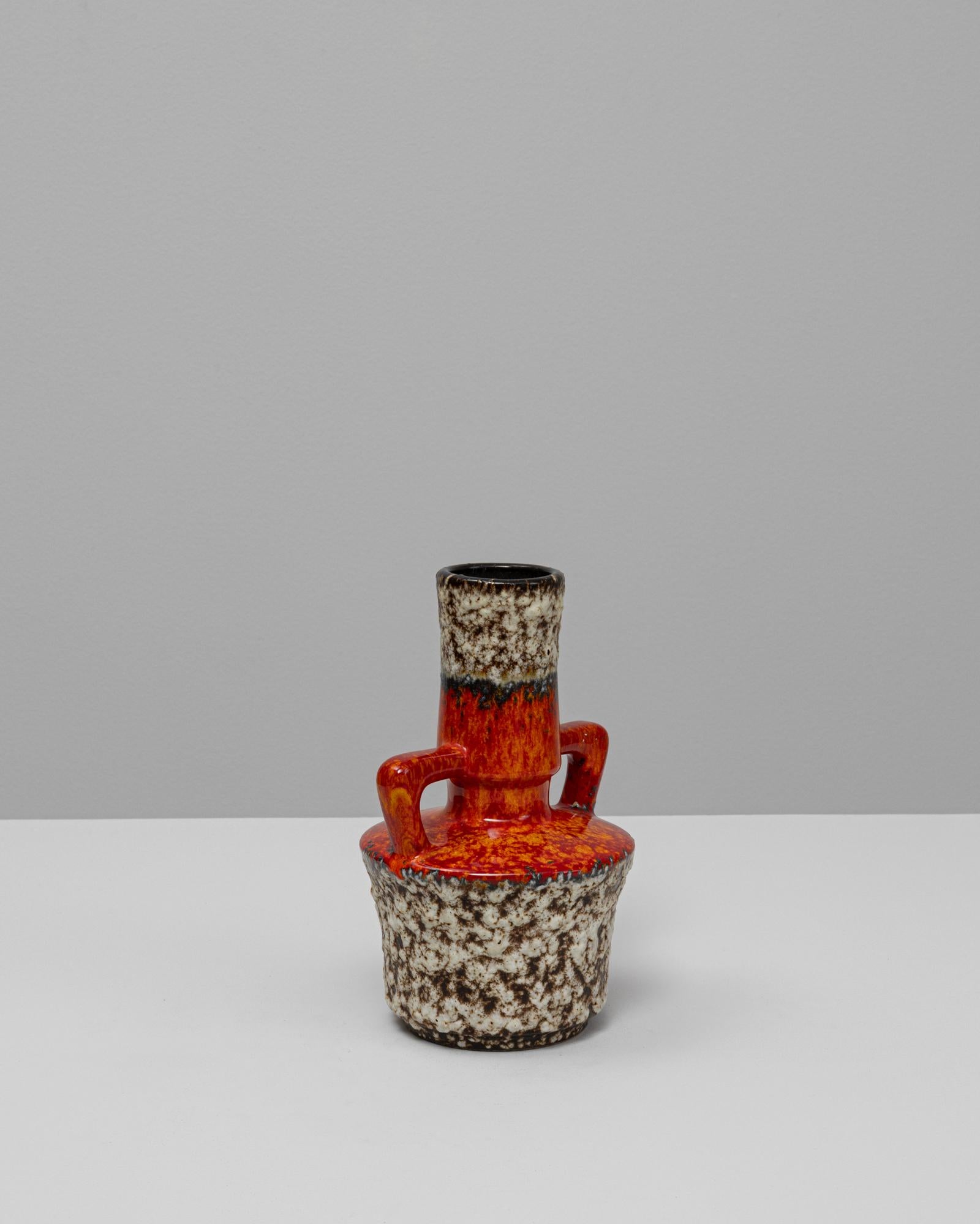 Vaso in ceramica a lava grassa del XX secolo In condizioni buone in vendita a High Point, NC