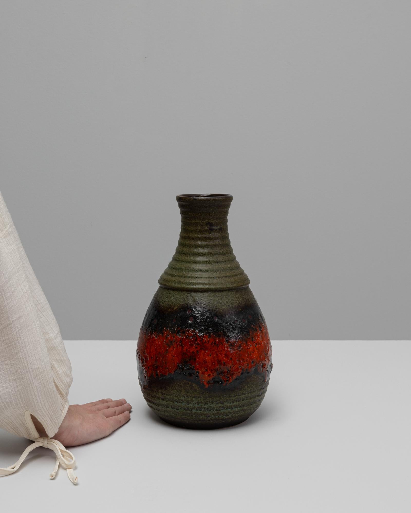 Tedesco Brocca in ceramica tedesca del XX secolo con lava grassa della Germania occidentale in vendita