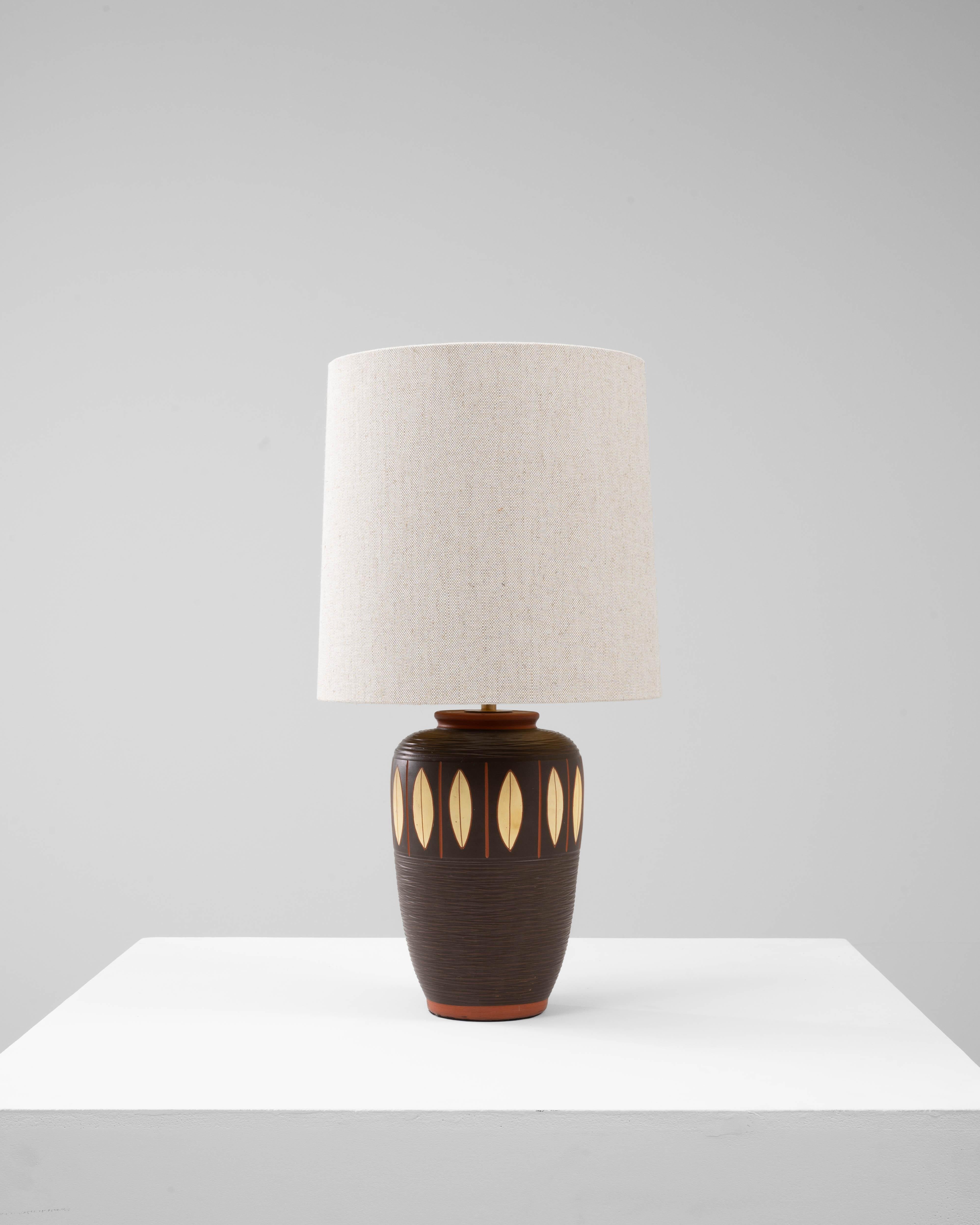 Céramique Lampe de table géométrique en céramique allemande du 20e siècle en vente