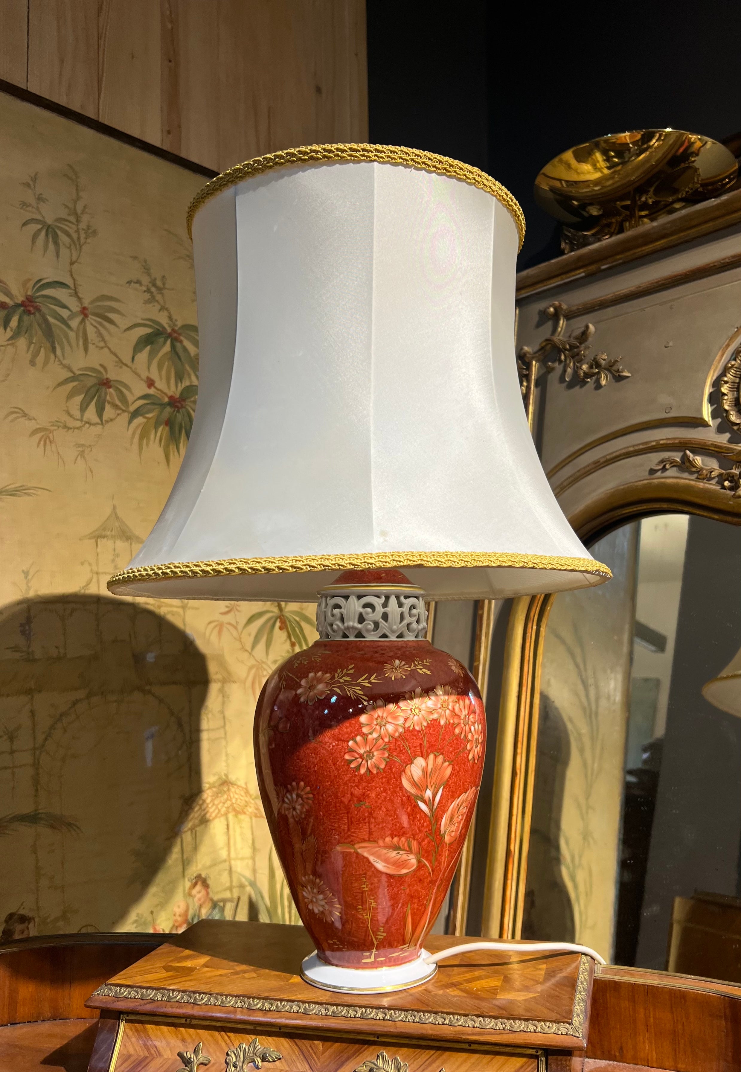 20th Century hand painted red ceramic table lamp with floral decorations by Rosenthal in very good authentic condition.
Measurements without the shade 40/20 and 62/45 cm.
Germany, circa 1920

