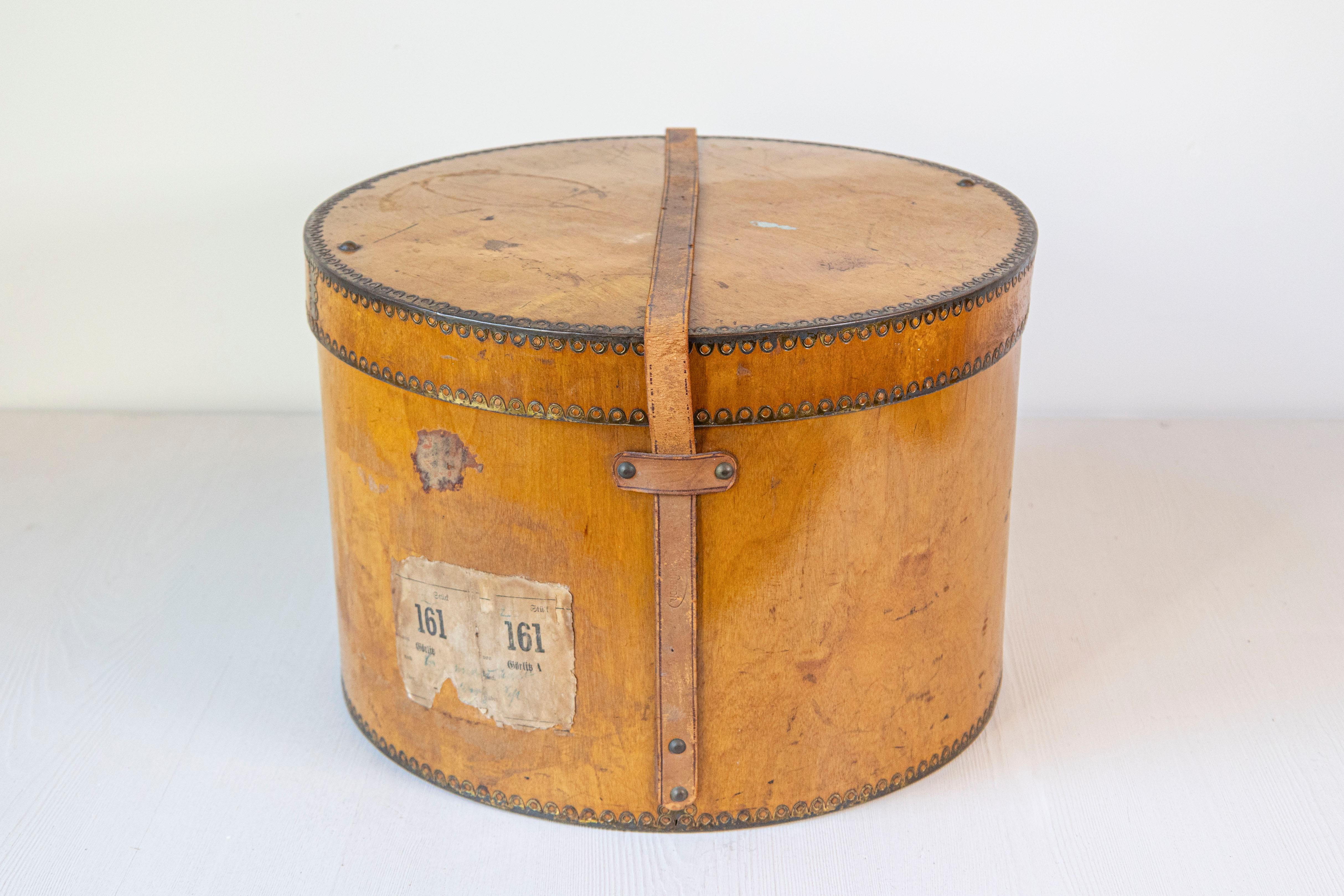 20th Century German Hat Box For Sale 5