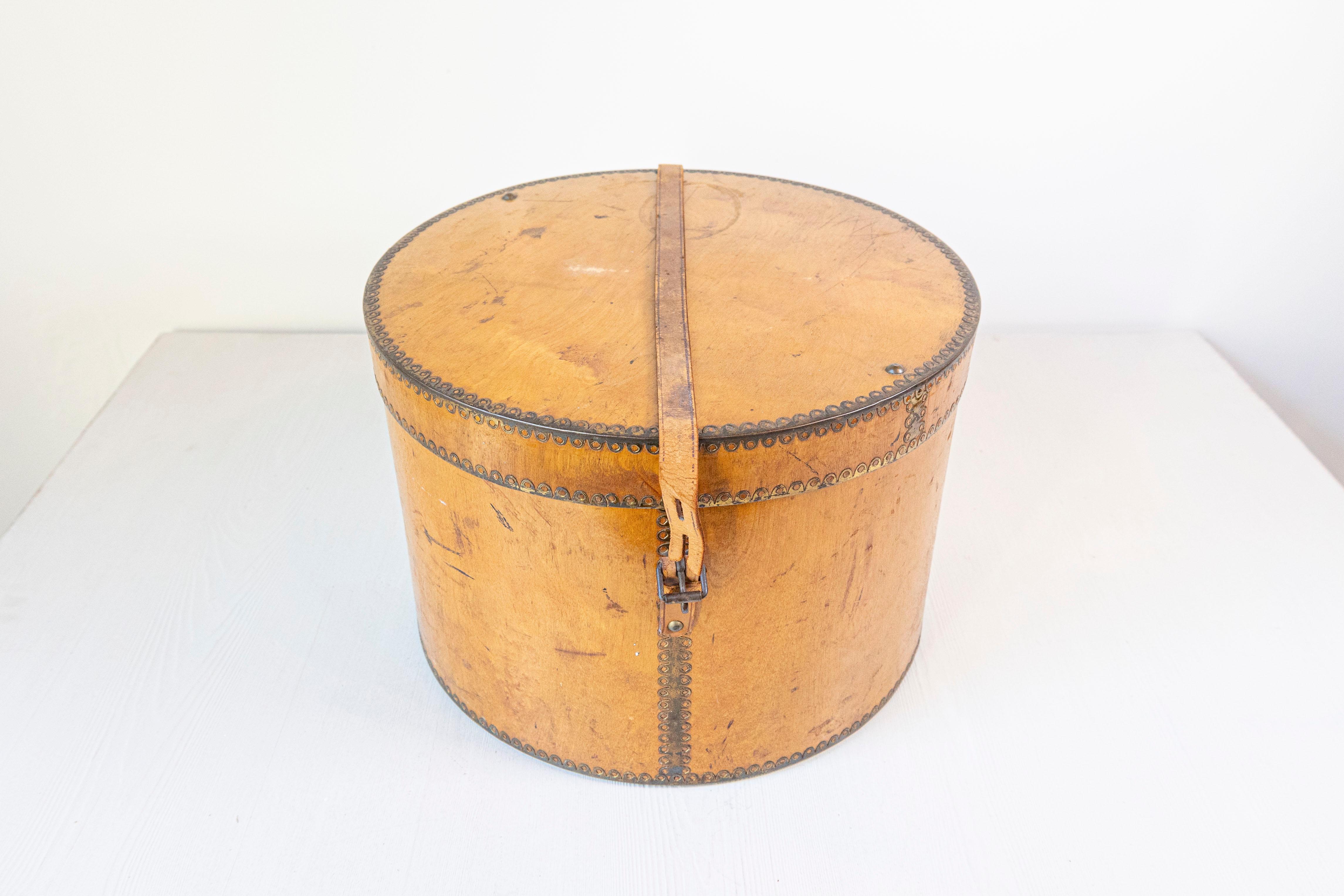 20th Century German Hat Box For Sale 2