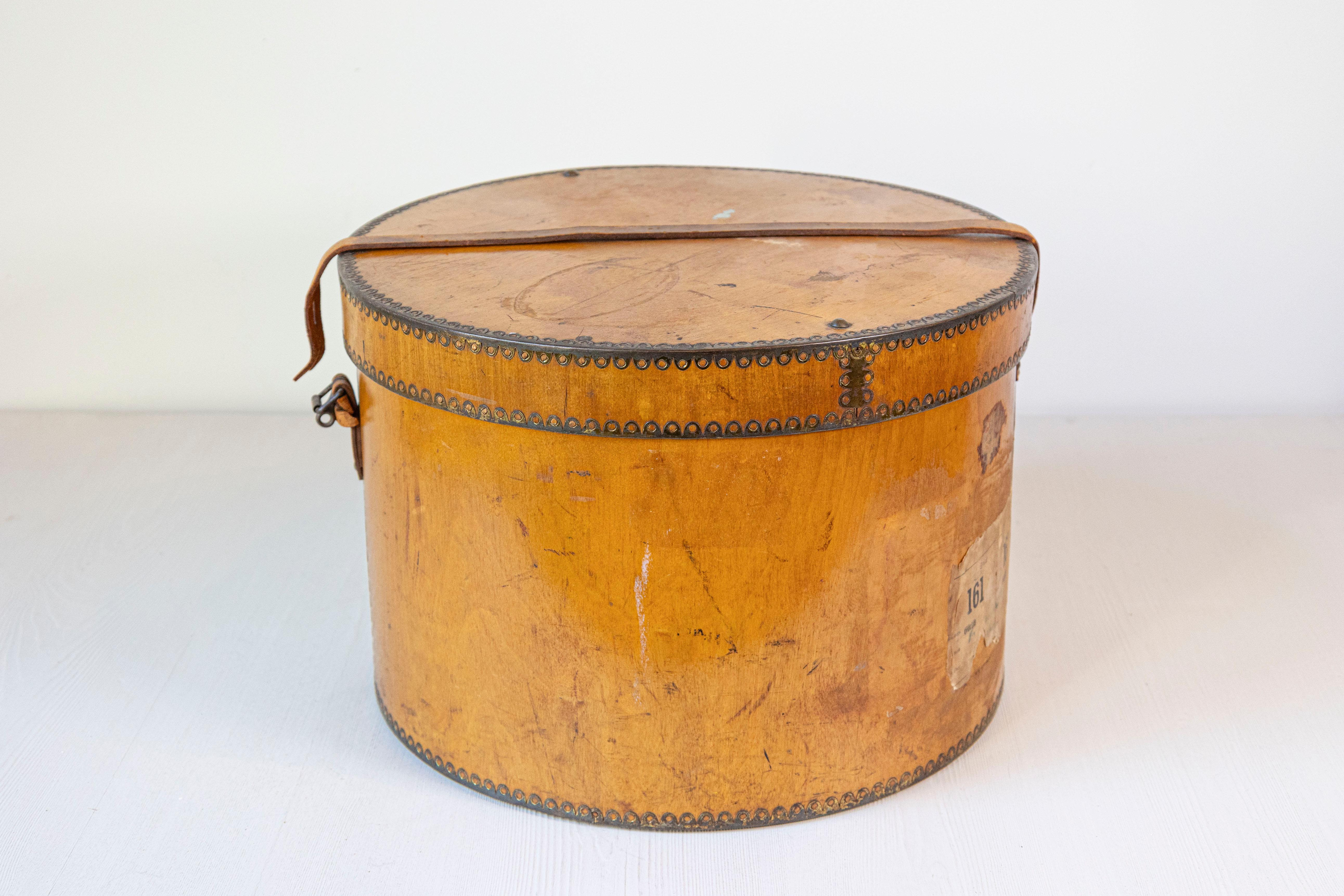 20th Century German Hat Box For Sale 4