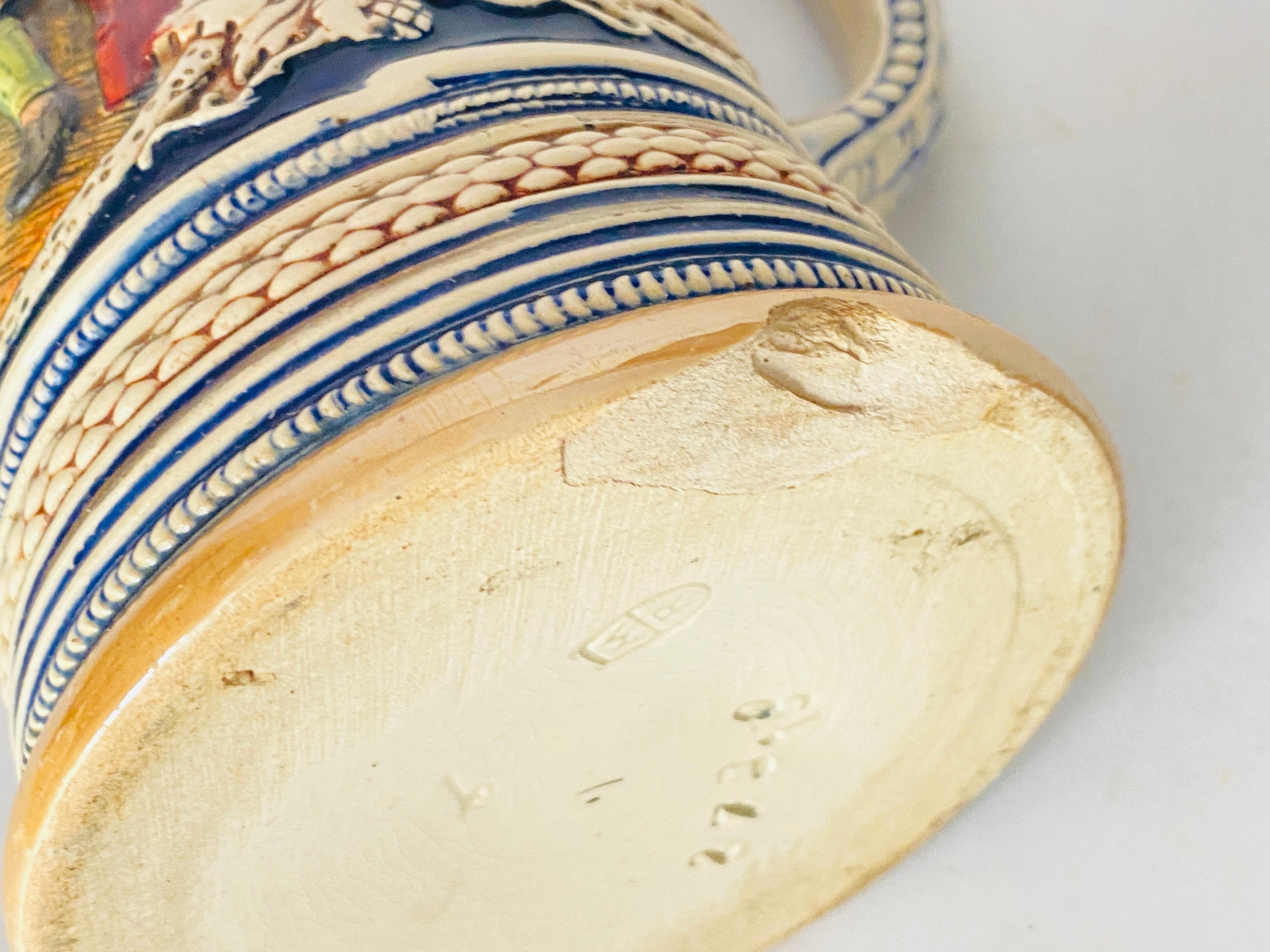 Großer deutscher Keramik-Bierstein des 20. Jahrhunderts mit Deckel in beigefarbener Farbe (Deutsch) im Angebot