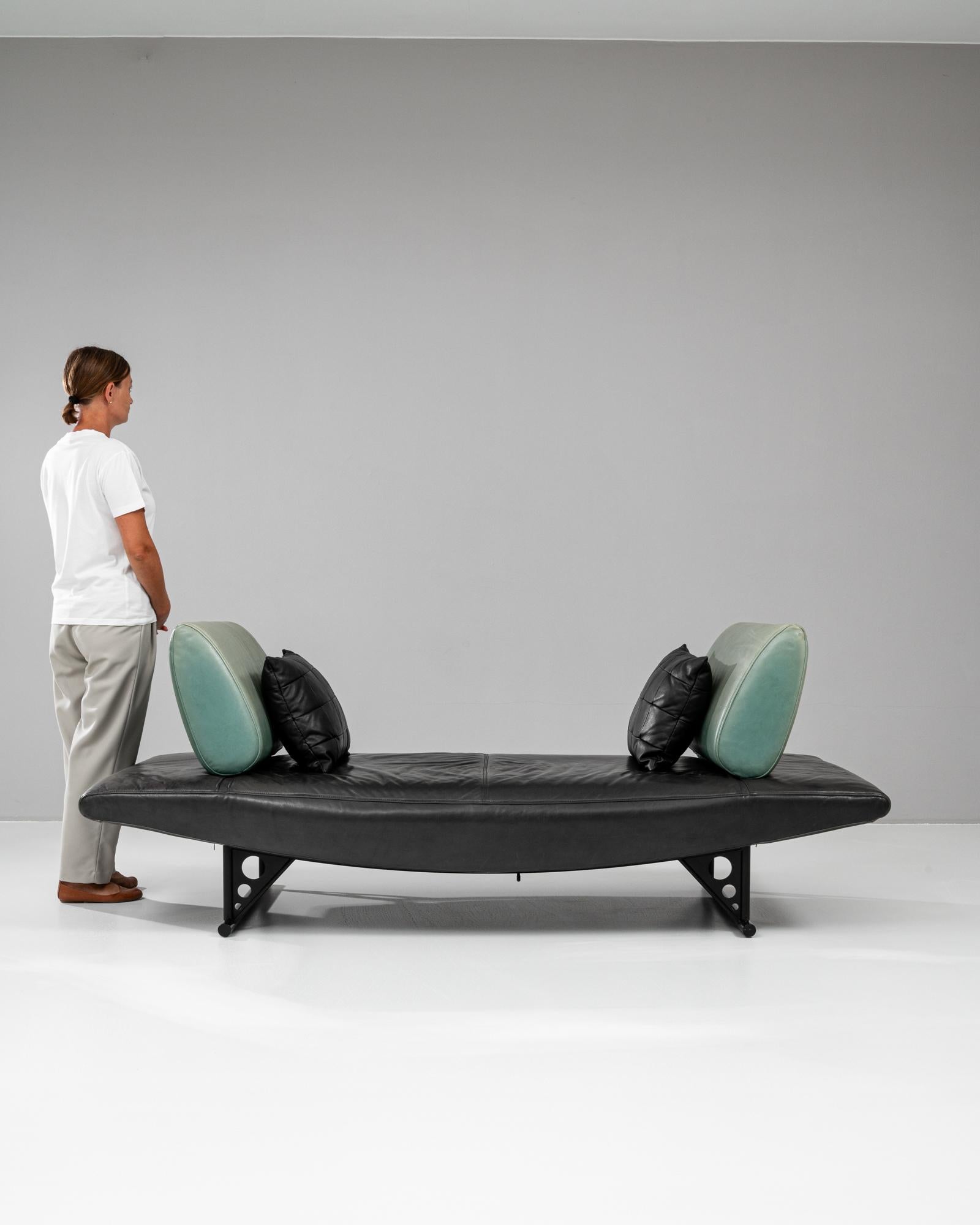 Canapé allemand du 20ème siècle « Rubis » de Peter Maly Bon état - En vente à High Point, NC