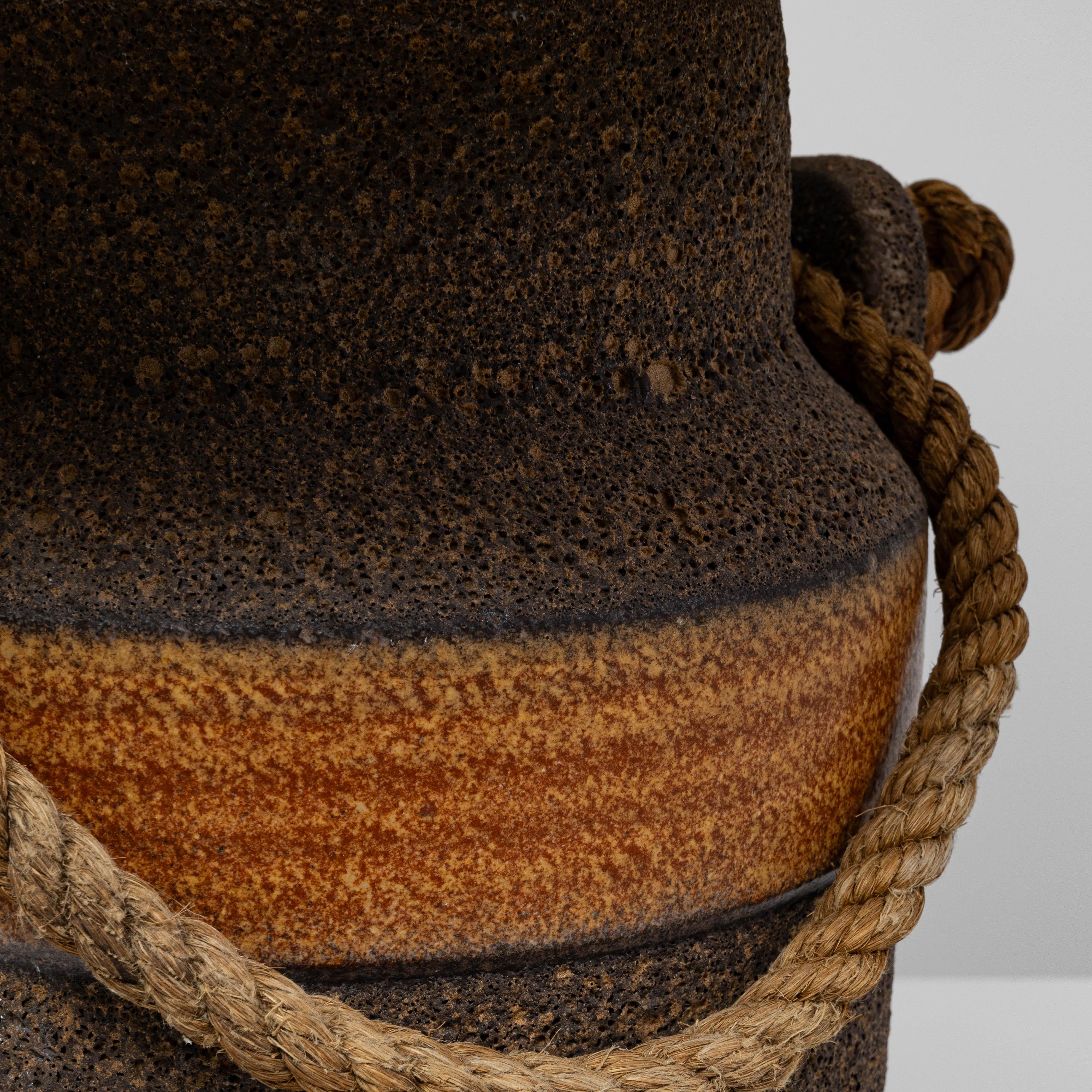 Lampe de table allemande du 20e siècle en céramique orange avec poignée en corde en vente 5