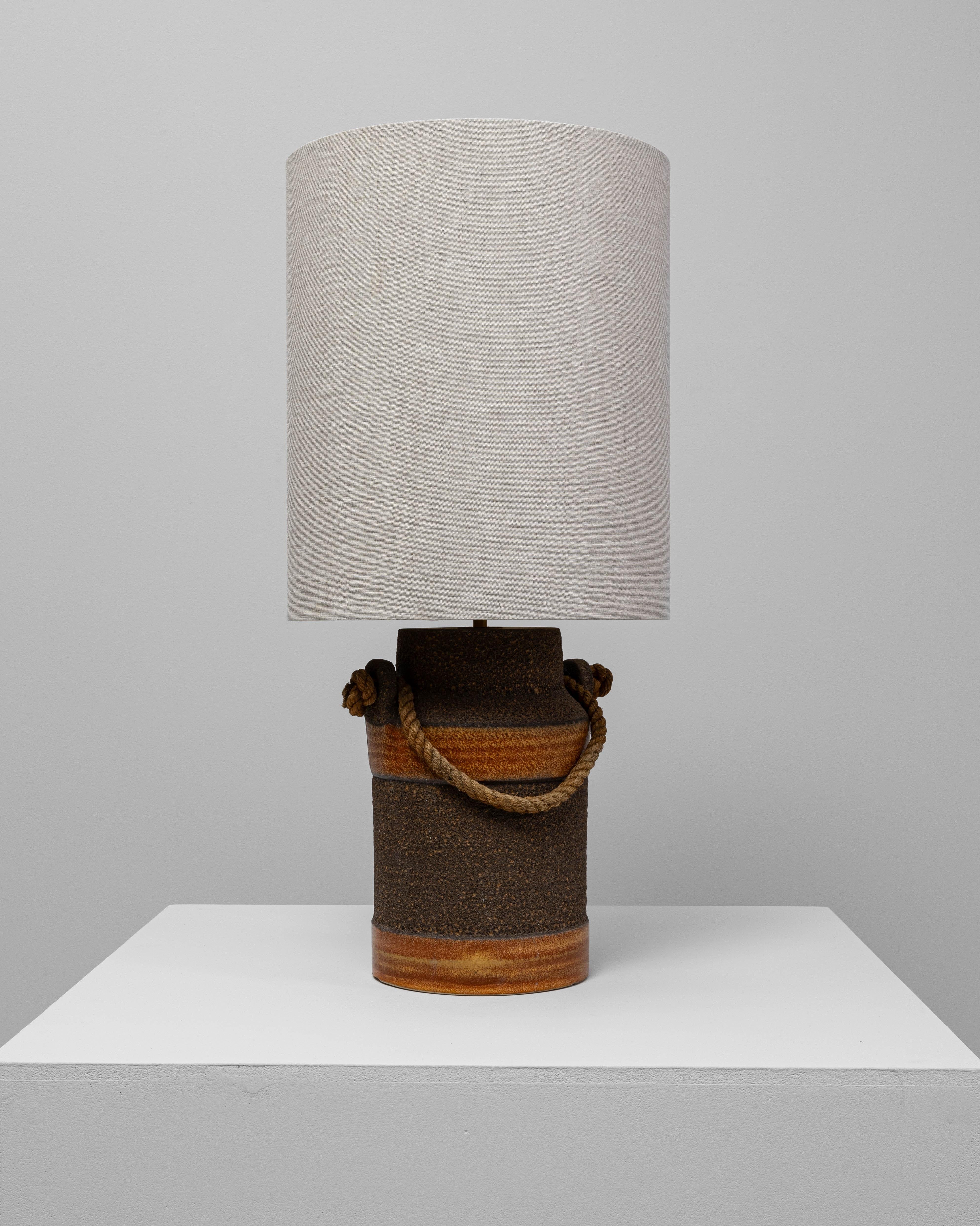 Lampe de table allemande du 20e siècle en céramique orange avec poignée en corde en vente 1