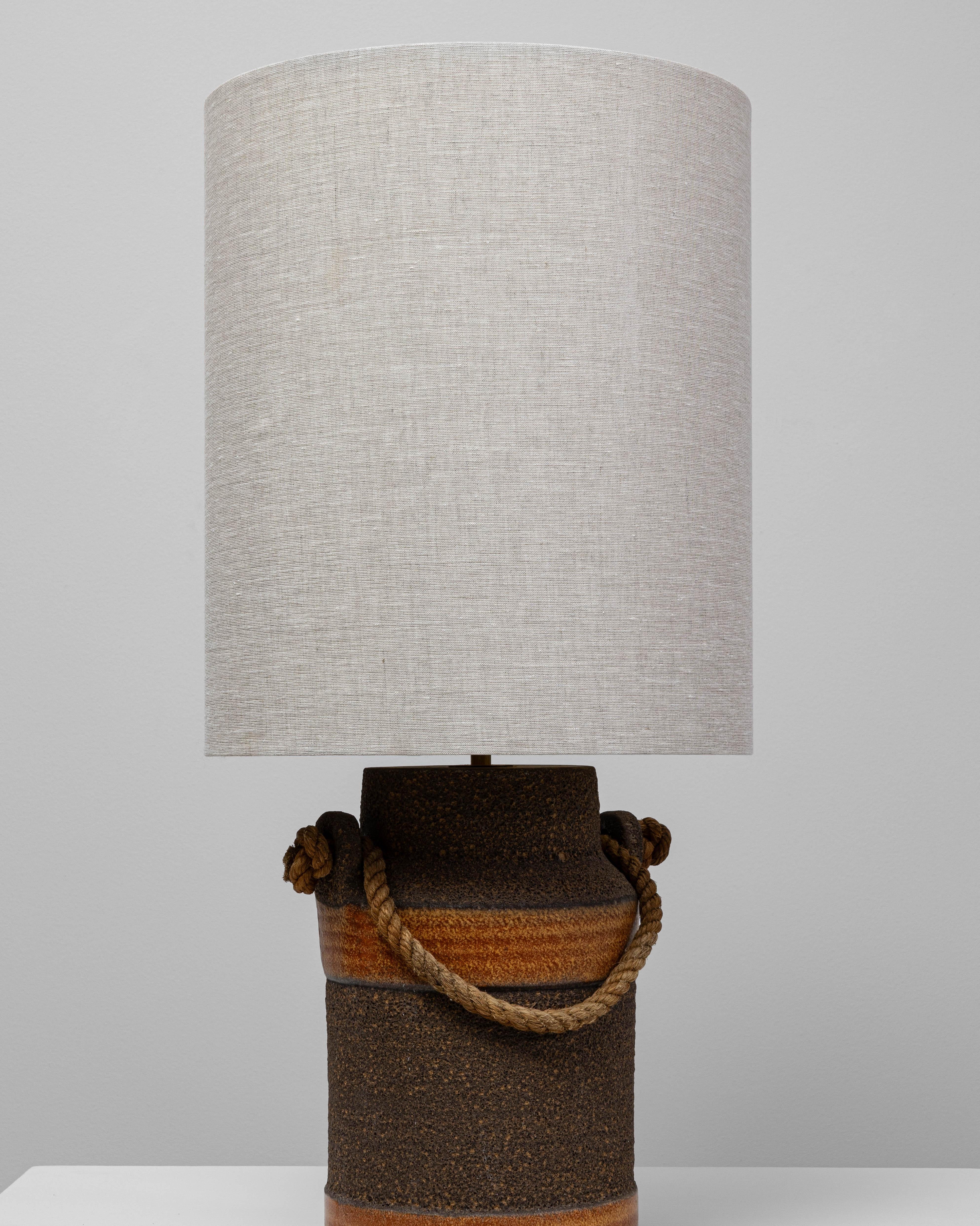 Lampe de table allemande du 20e siècle en céramique orange avec poignée en corde en vente 2