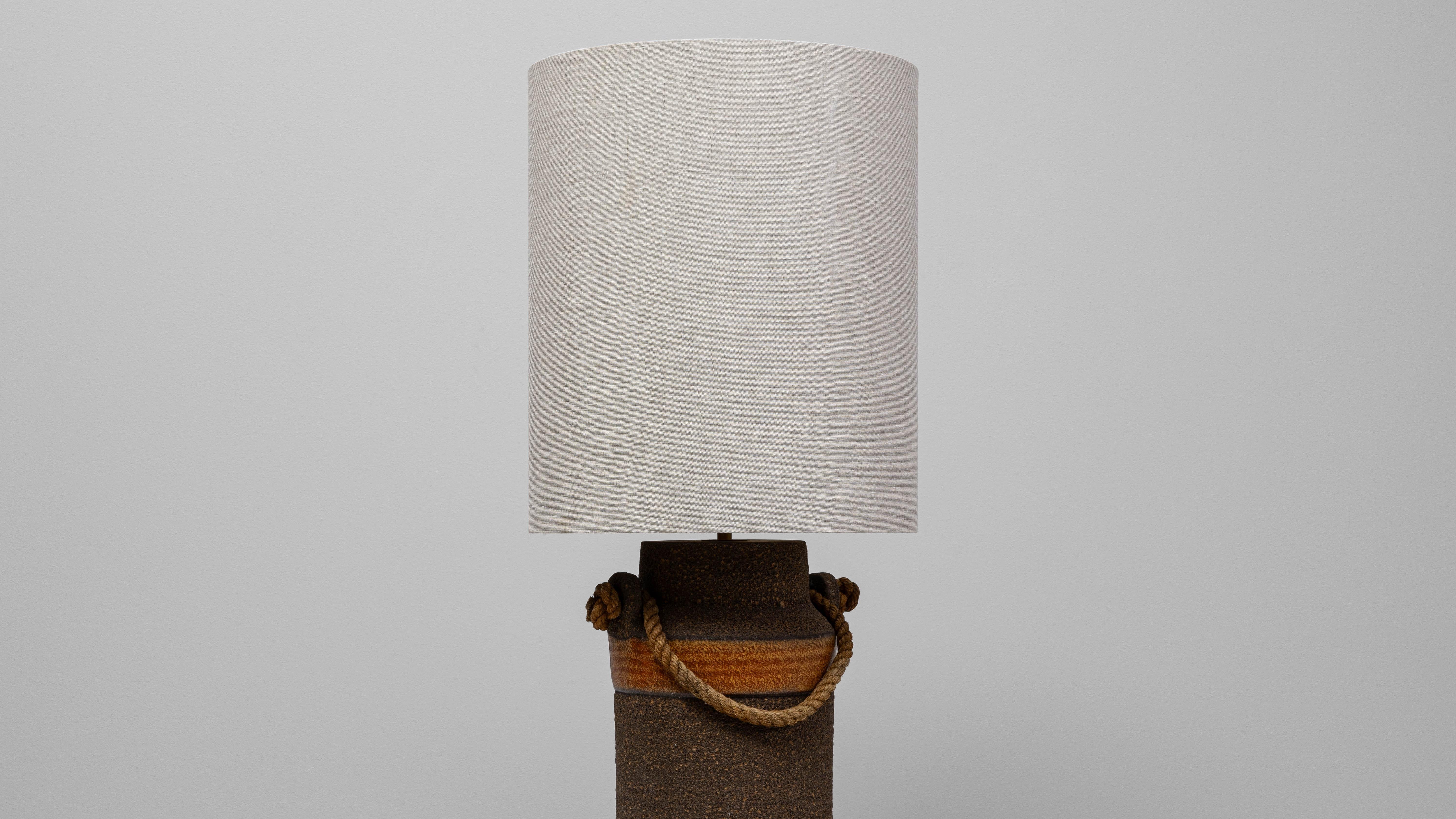 Lampe de table allemande du 20e siècle en céramique orange avec poignée en corde en vente 3