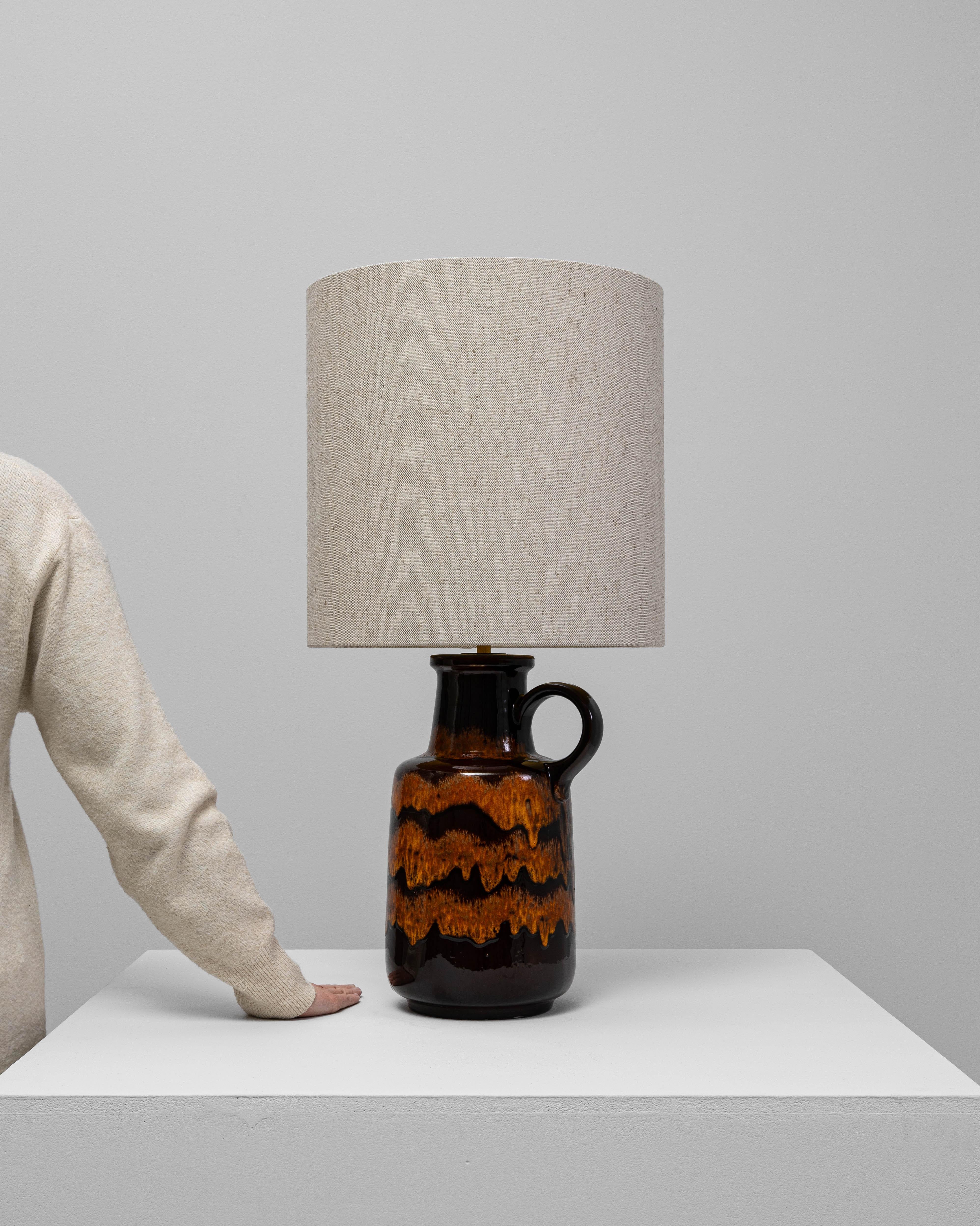 Lampe de table allemande du 20e siècle en céramique à glaçure orange Bon état - En vente à High Point, NC