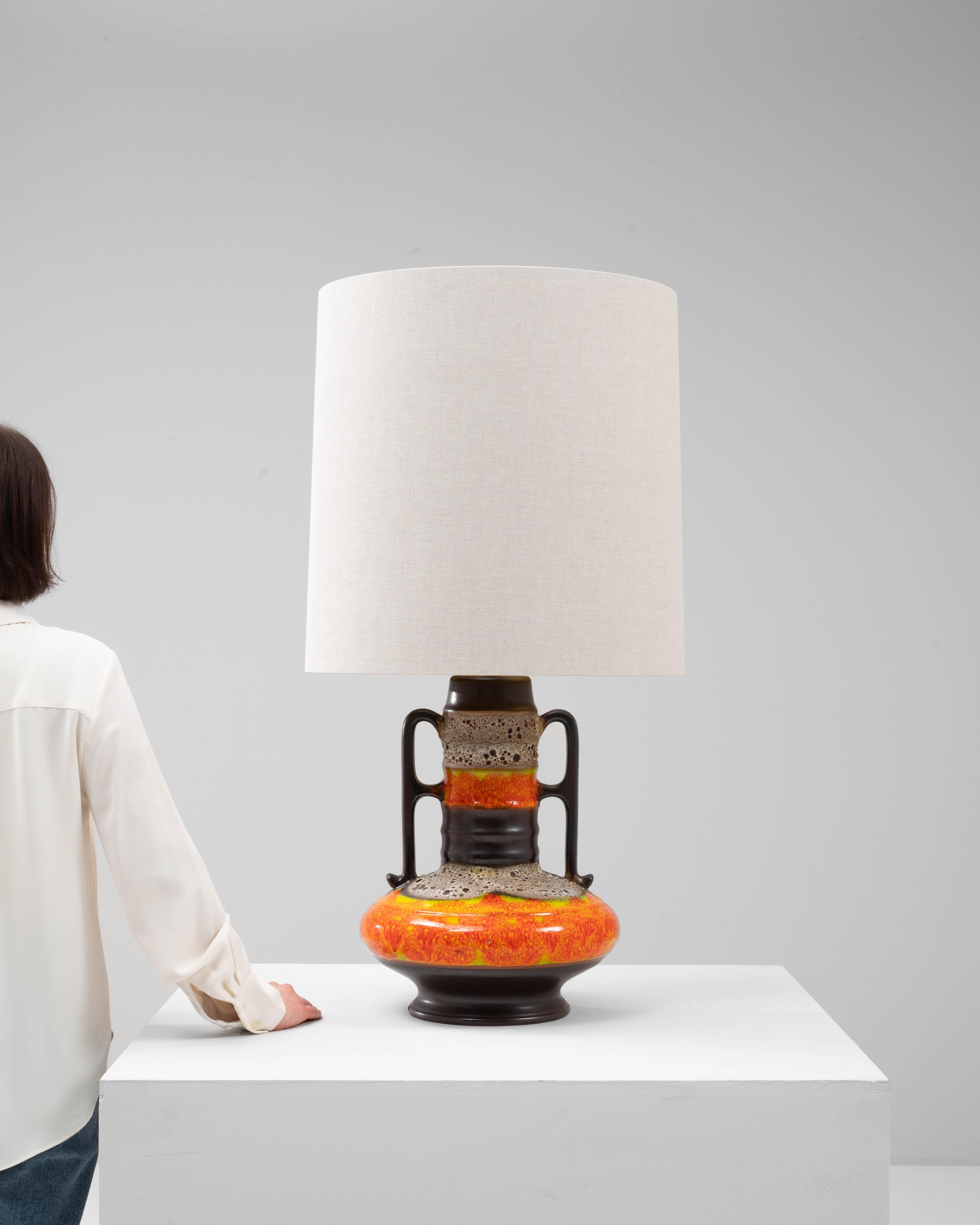 Lampe de table allemande du 20e siècle en céramique orange à lave grasse Bon état - En vente à High Point, NC