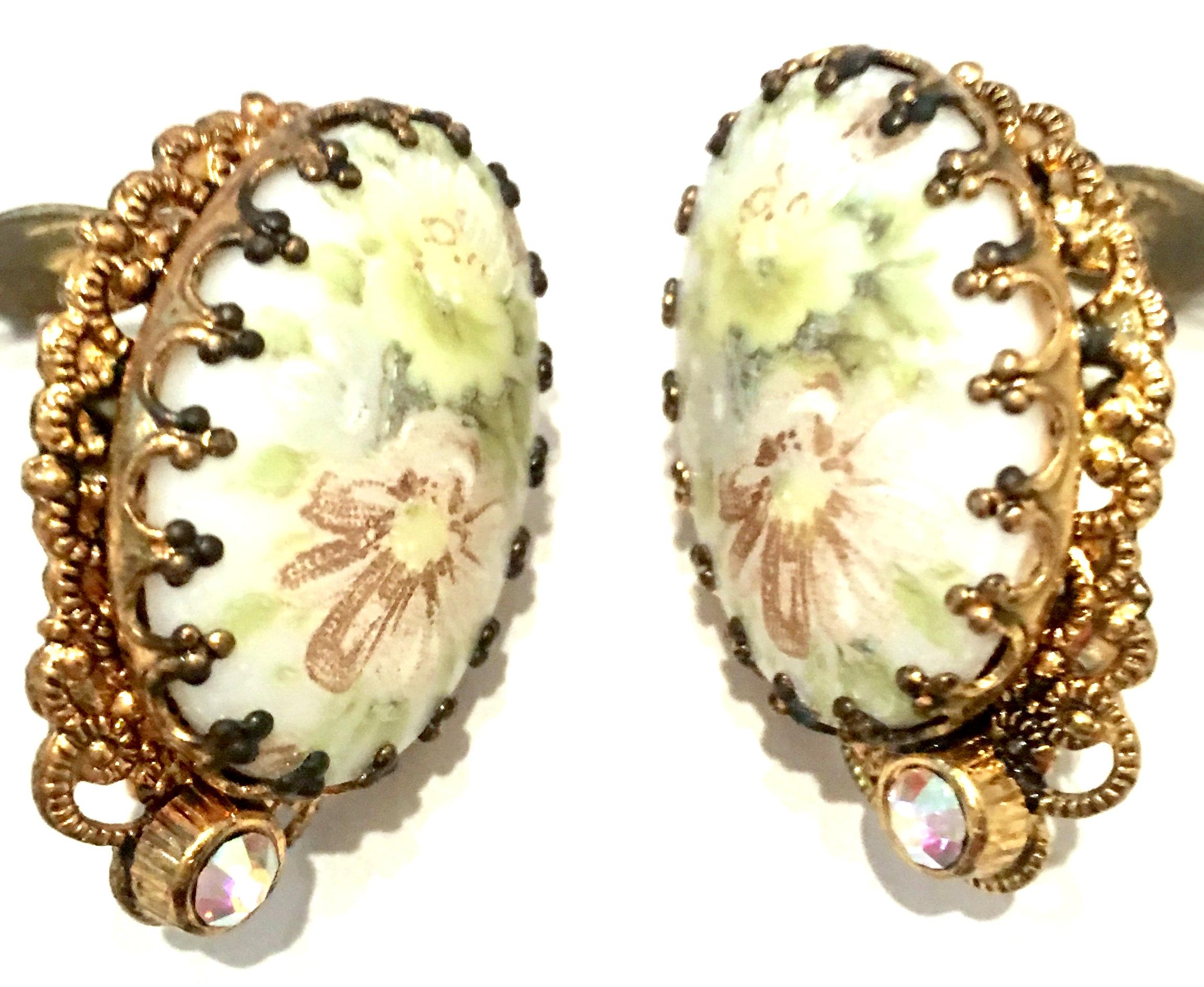 20th Century German Pair Of Gold Plate & Hand Painted Porcelain Earrings In Good Condition For Sale In West Palm Beach, FL