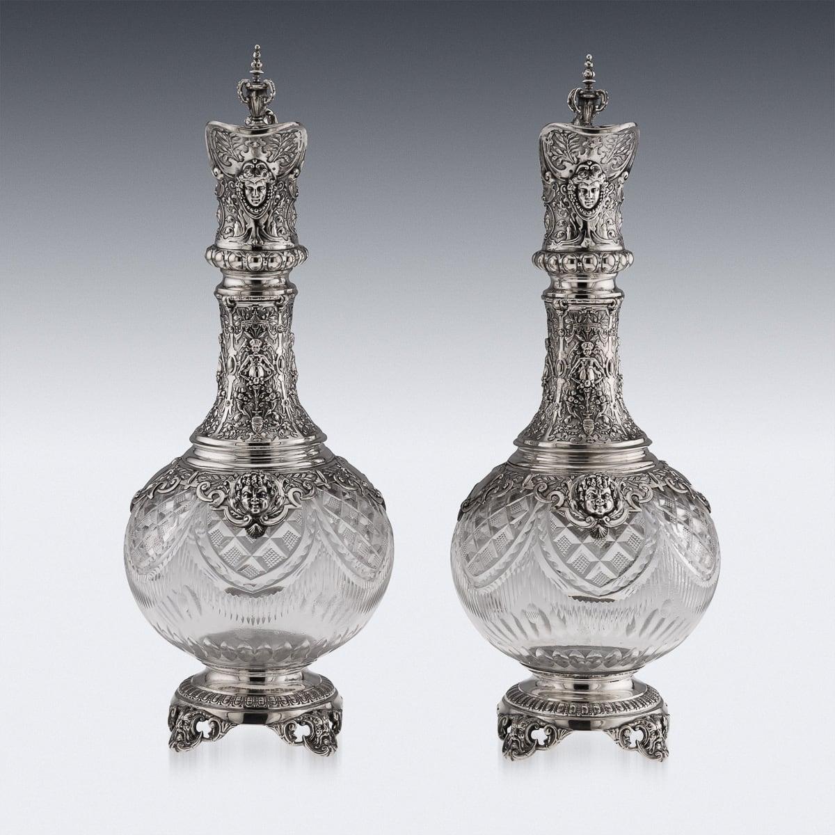 Argent Paire de grands pichets à vin allemands du 20ème siècle en argent massif et verre taillé vers 1900 en vente