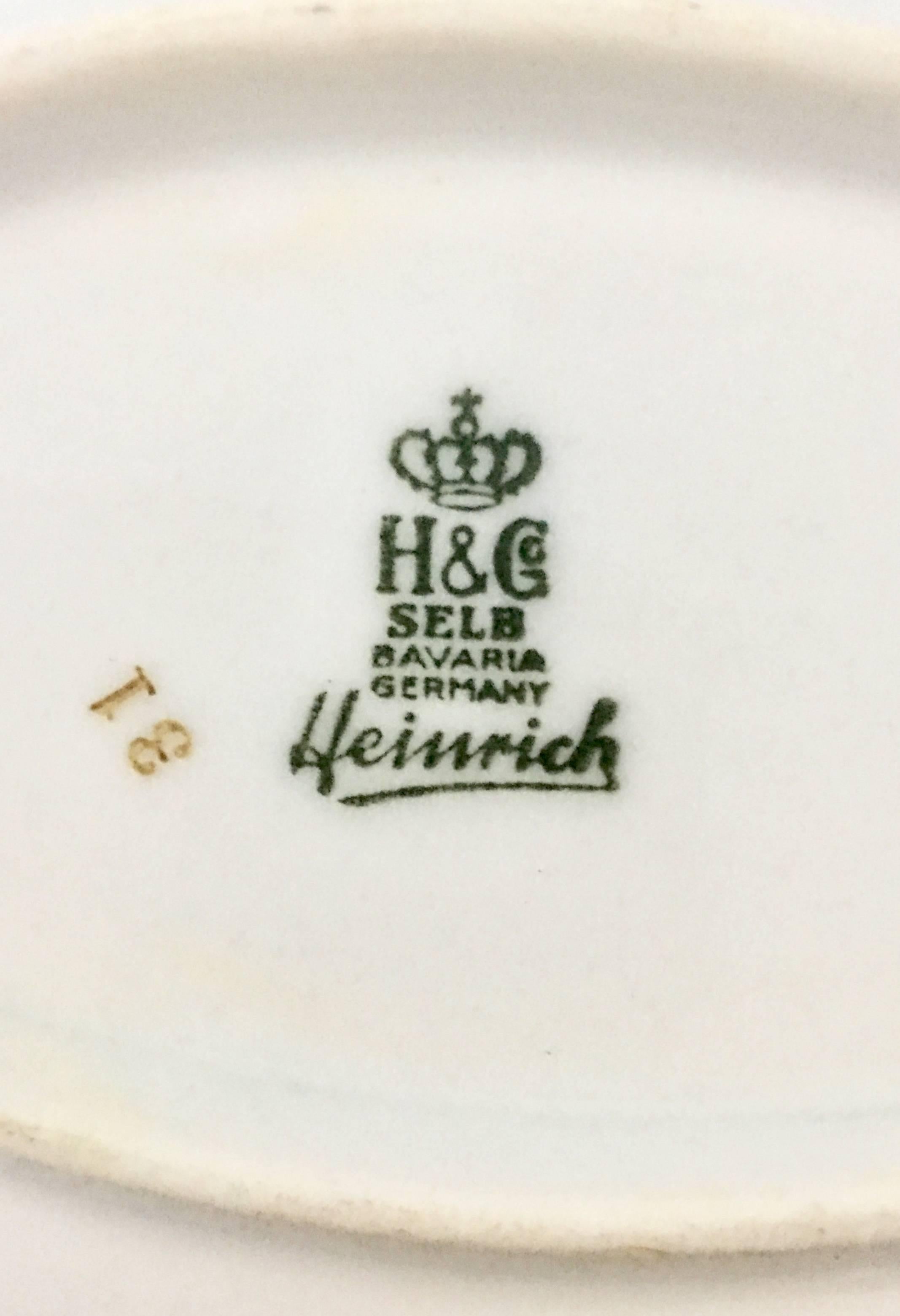 20th Century German Porcelain & 22-Karat Gold Organic Form Oval Platter by H & C For Sale 6