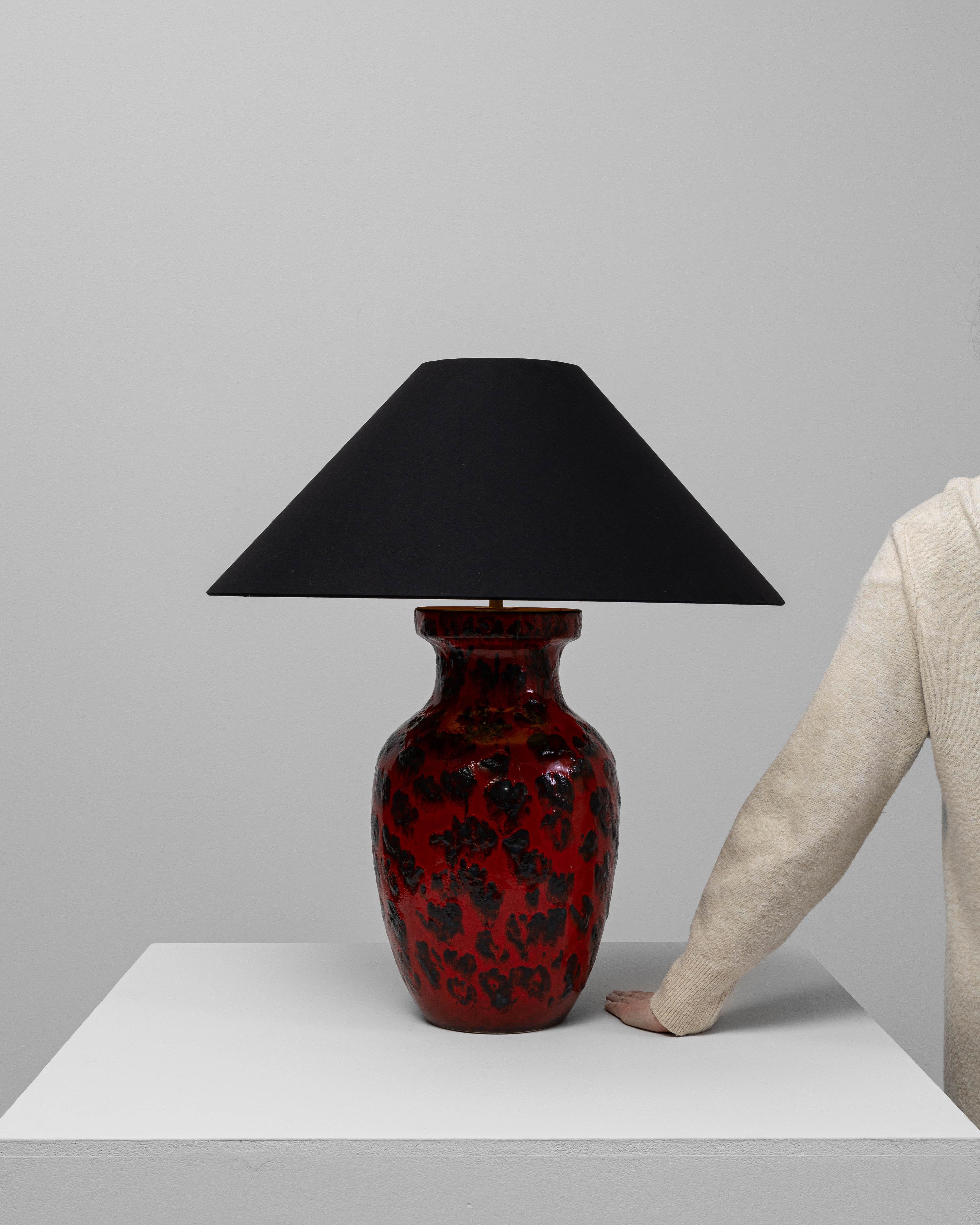 Céramique Lampe de table en céramique rouge allemande du 20e siècle en vente